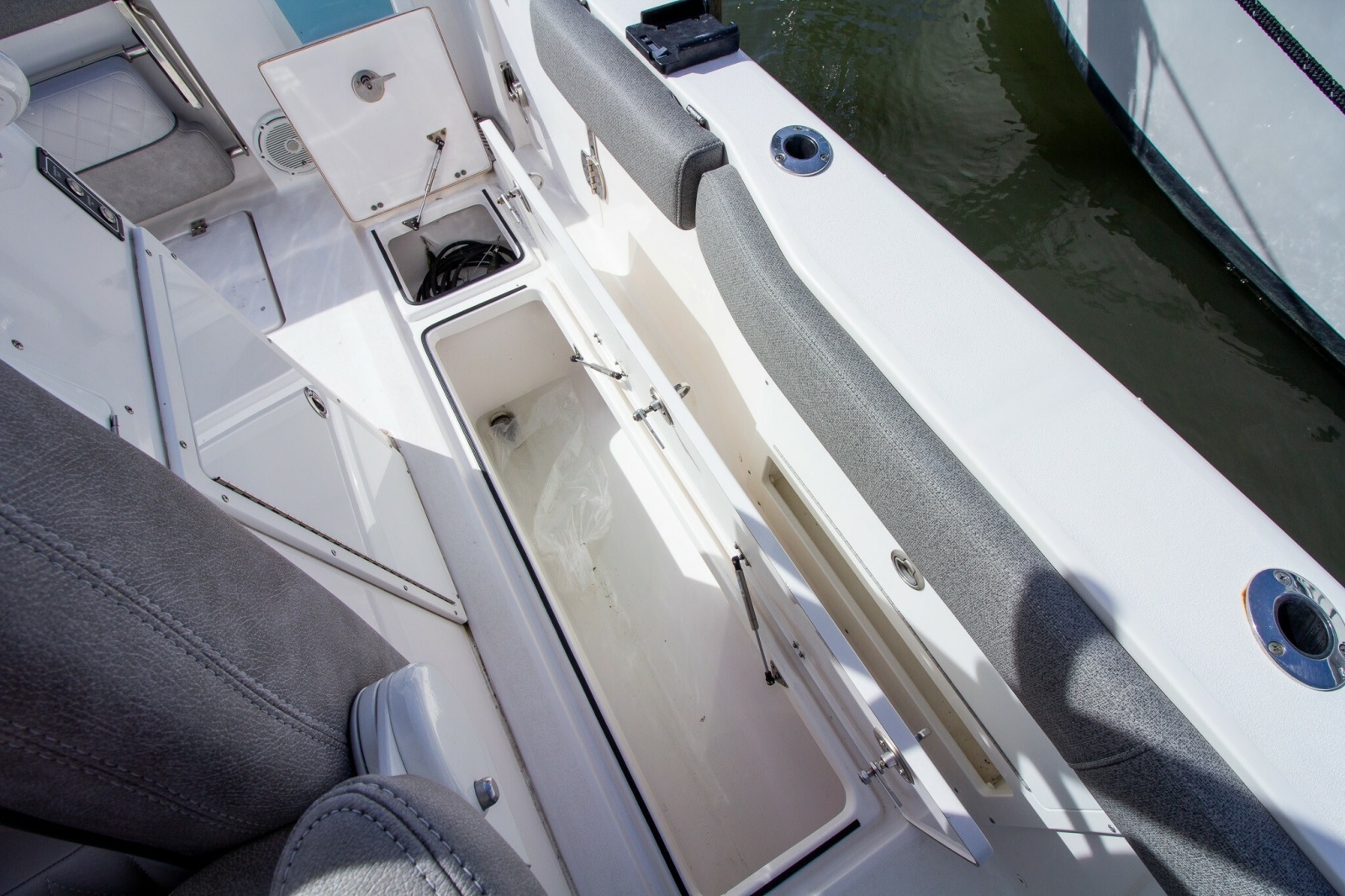 2019 Sea Fox 328 Commander — Cedar Wind