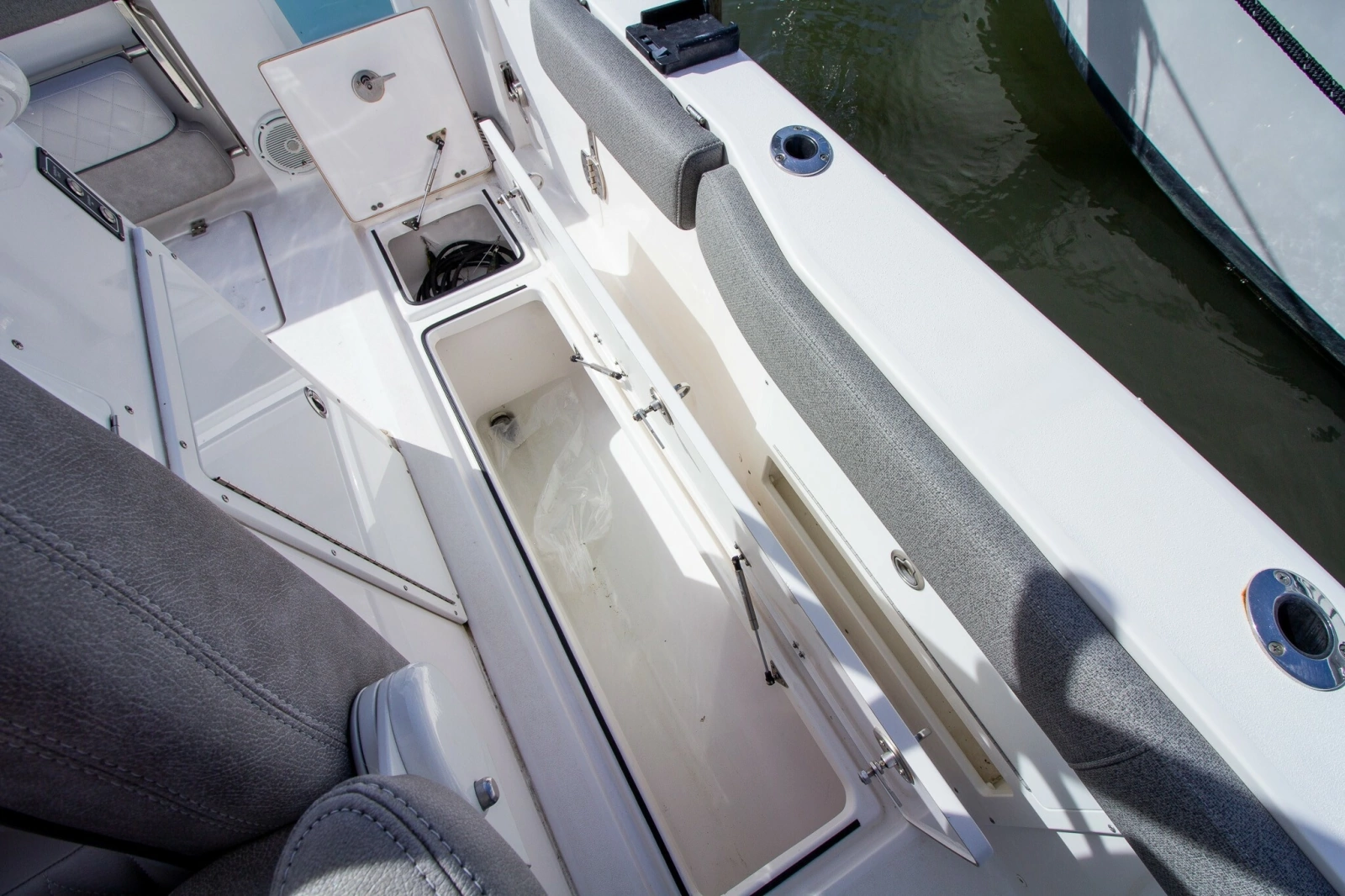 2019 Sea Fox 328 Commander