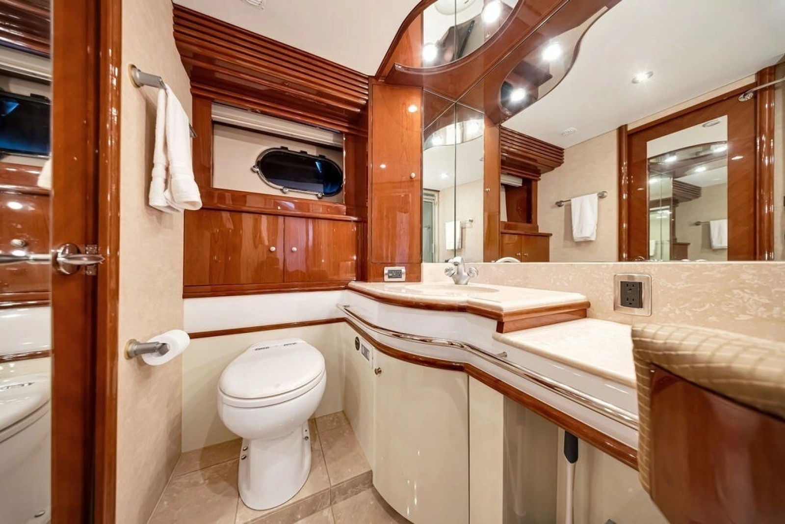 2007 Marquis 65