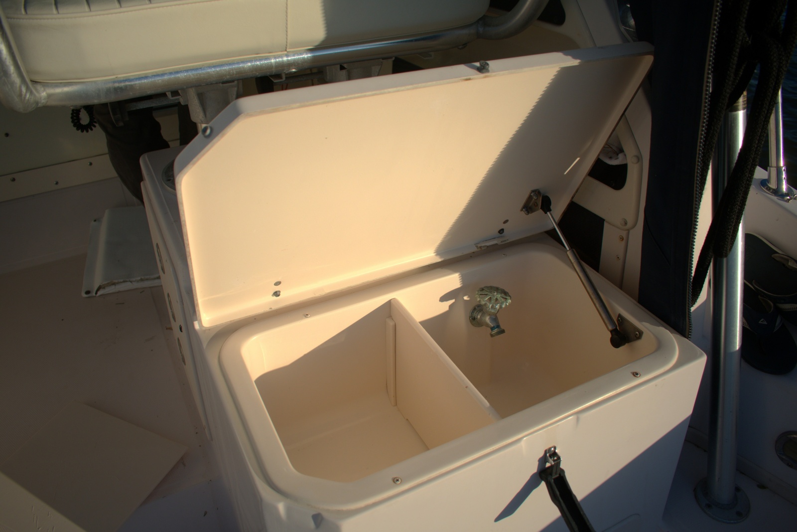 2003 Grady-White Marlin 300