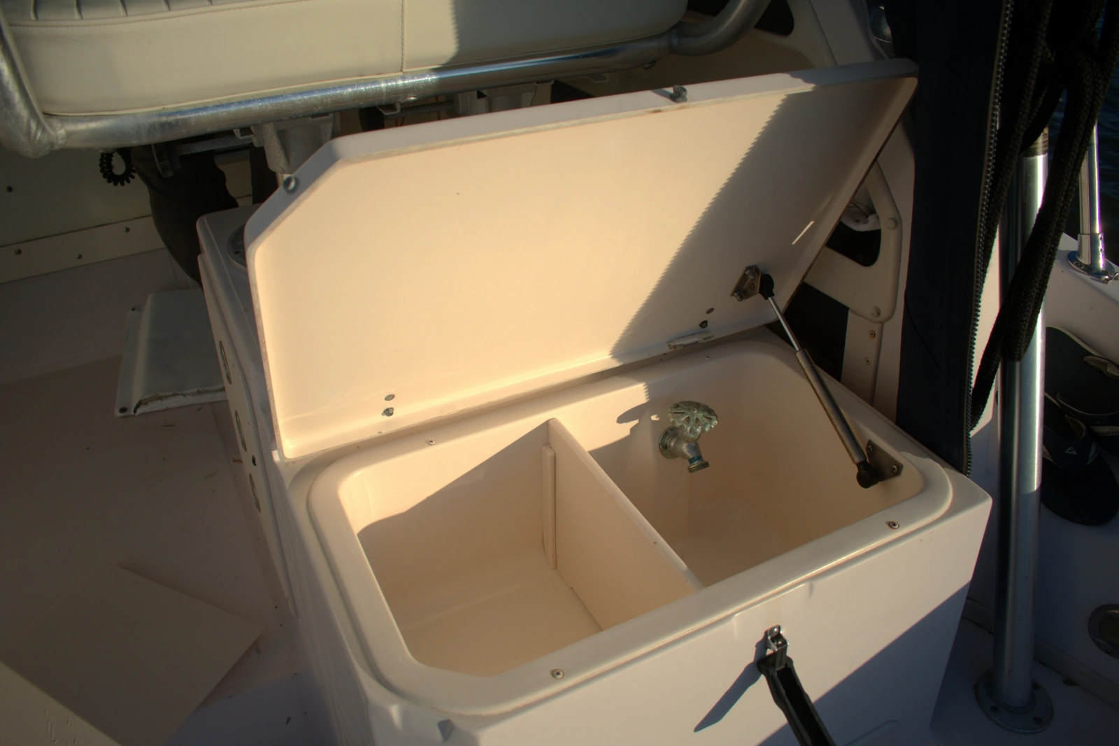 2003 Grady-White Marlin 300