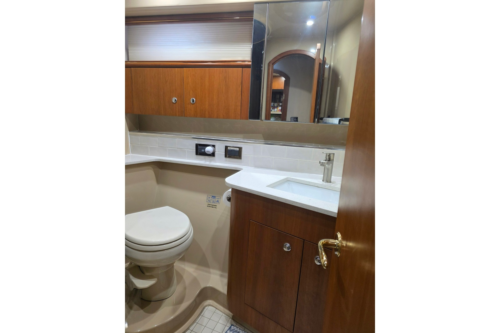 2001 Cruisers Yachts 4450 Express Motoryacht