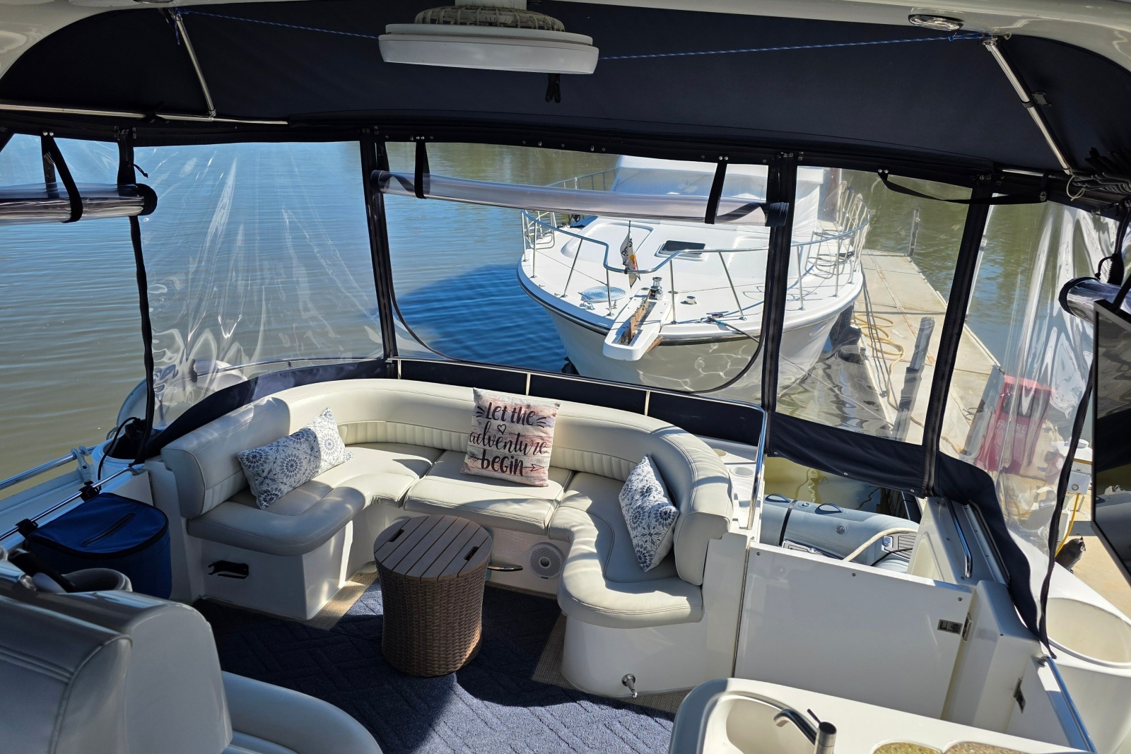 2001 Cruisers Yachts 4450 Express Motoryacht