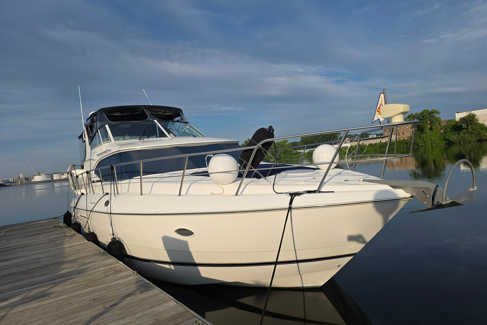 2001 Cruisers Yachts 4450 Express Motoryacht