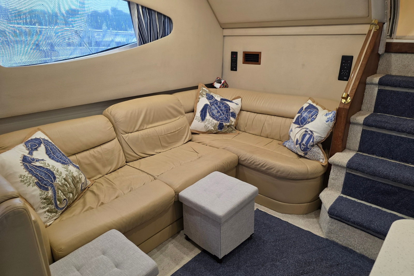 2001 Cruisers Yachts 4450 Express Motoryacht