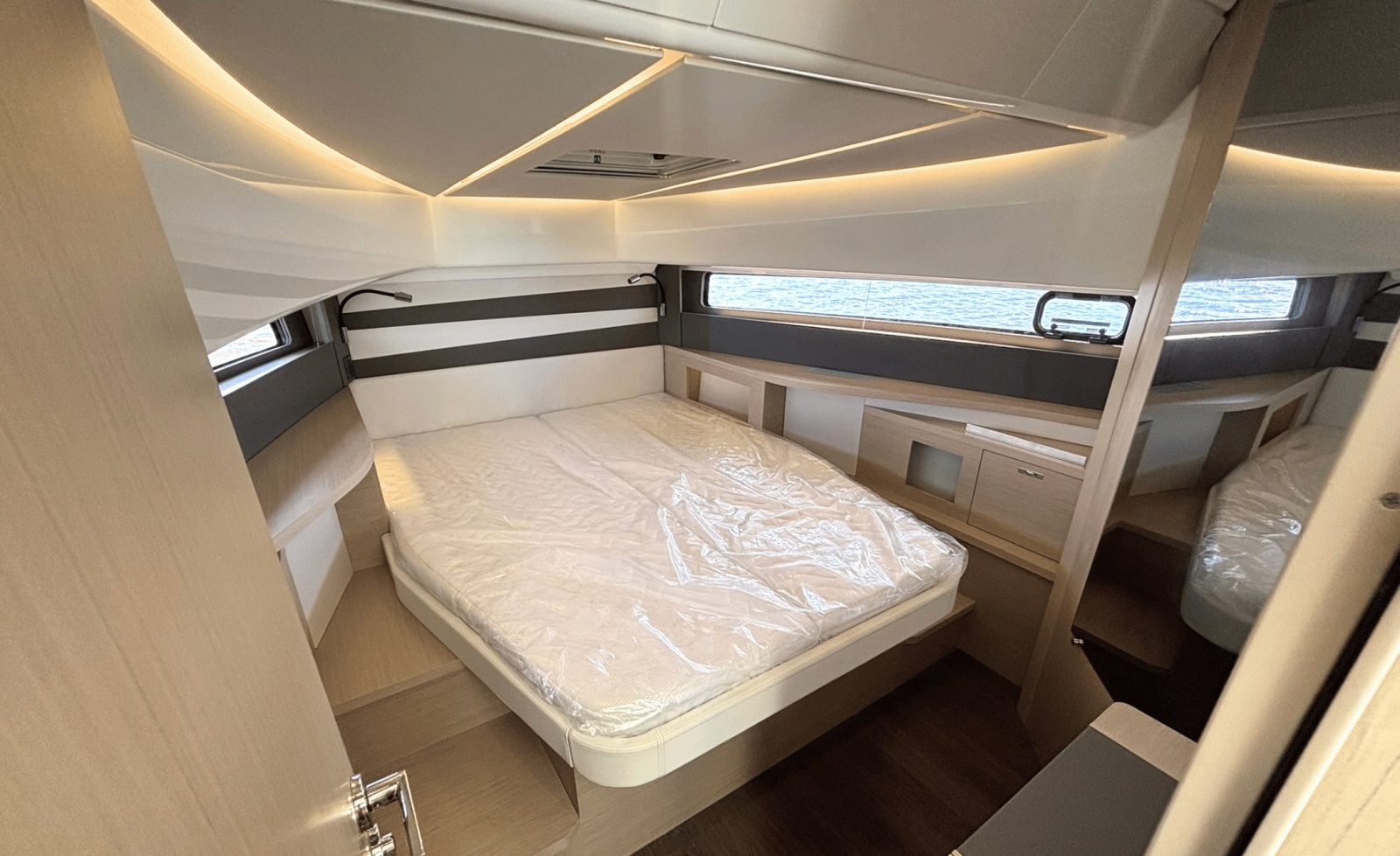 2025 Jeanneau DB37