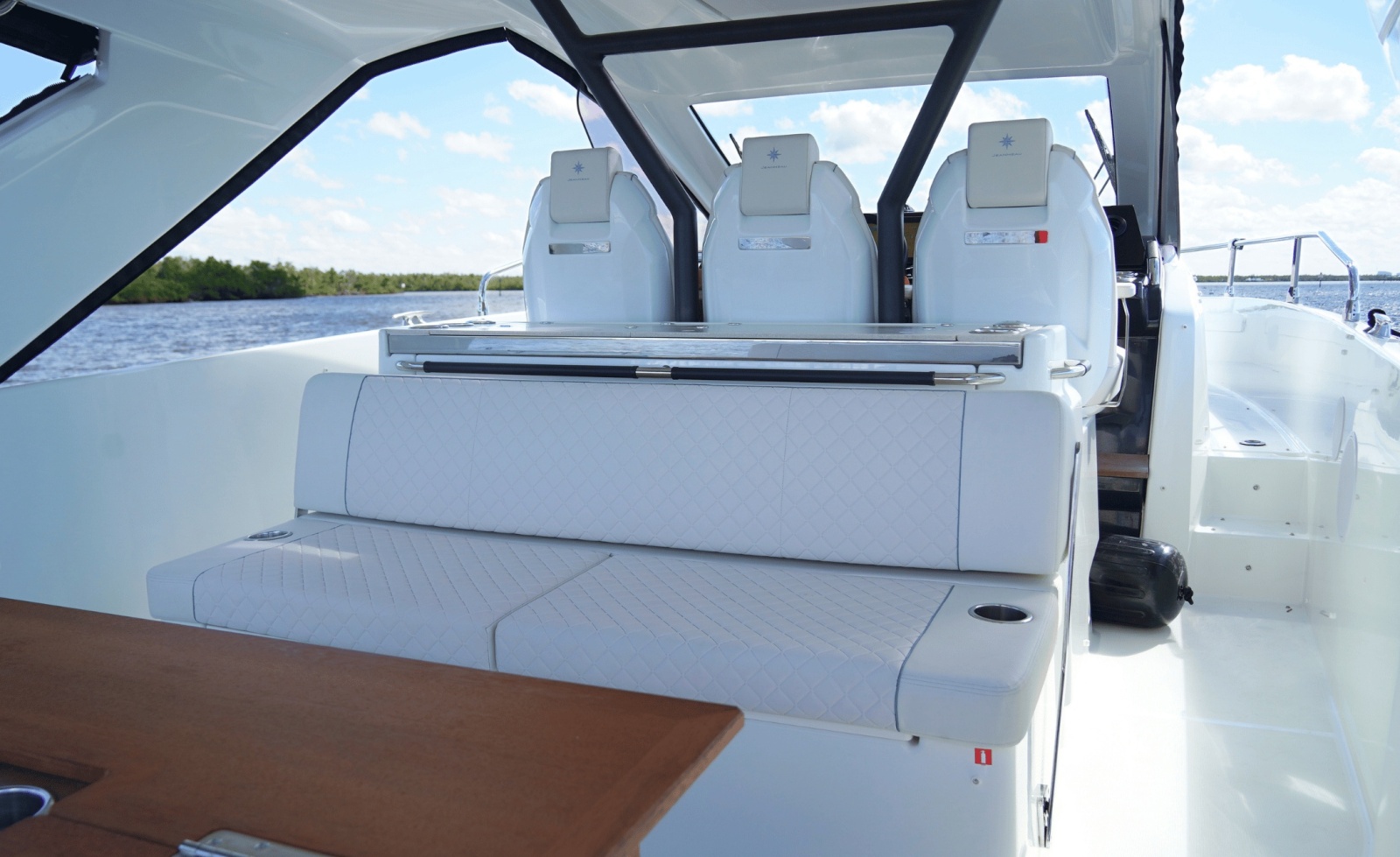 2025 Jeanneau DB37