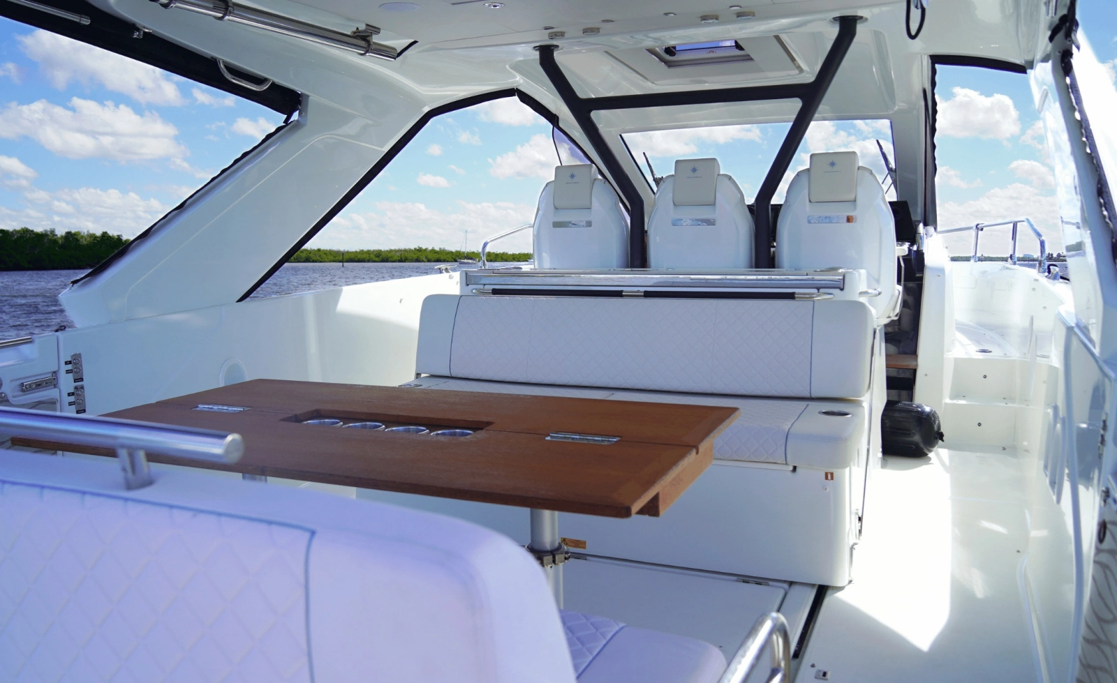 2025 Jeanneau DB37
