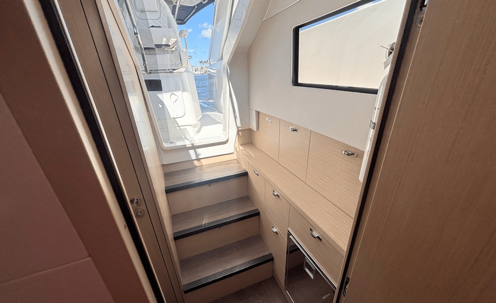 2025 Jeanneau DB37