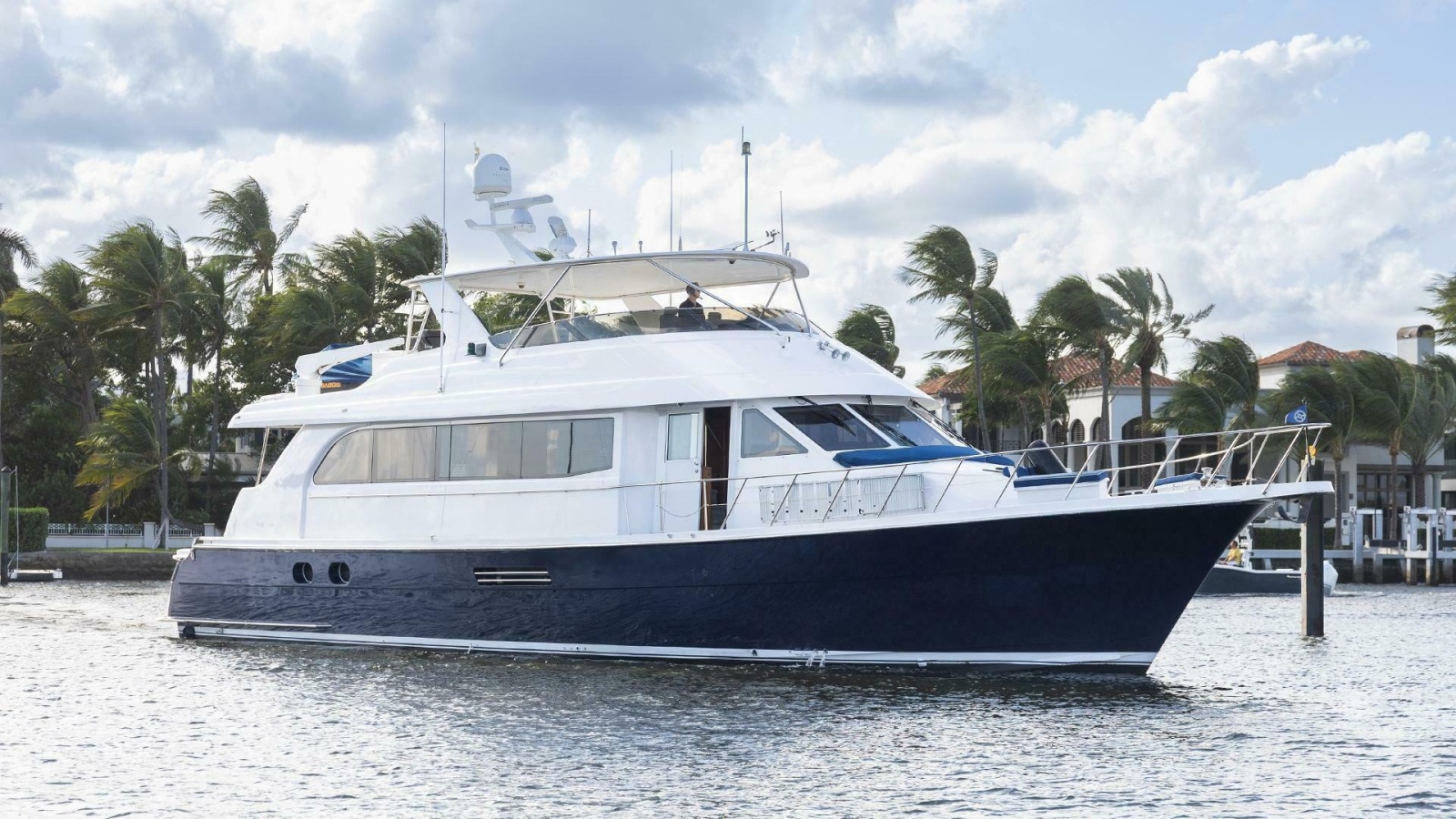 2002 Hatteras CPMY — Vita Brevis