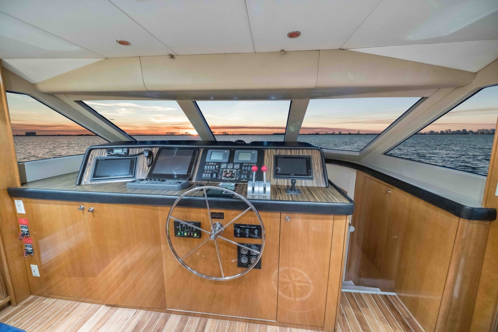 2002 Hatteras CPMY — Vita Brevis