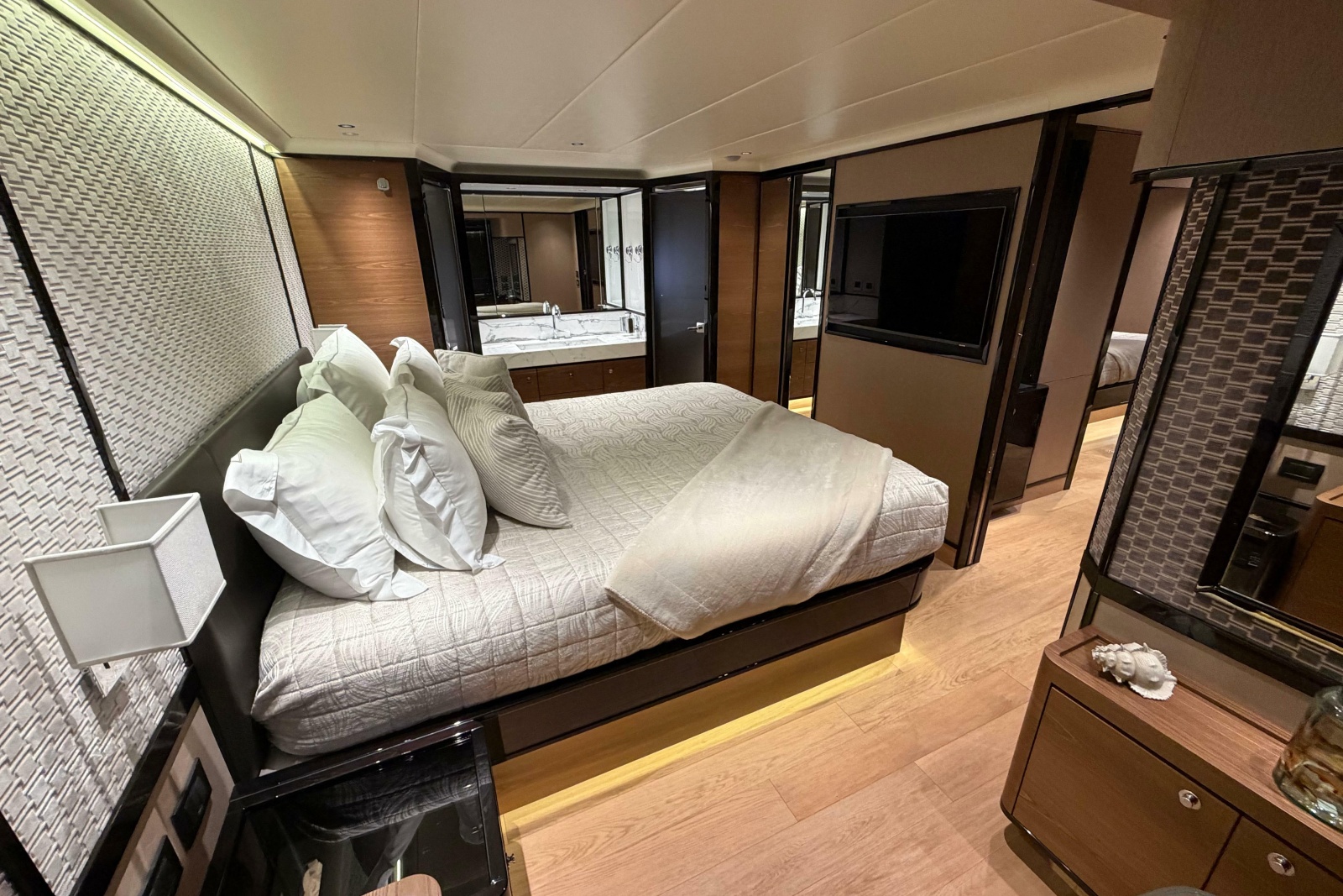 2024 Absolute Navetta 75 — STELLA