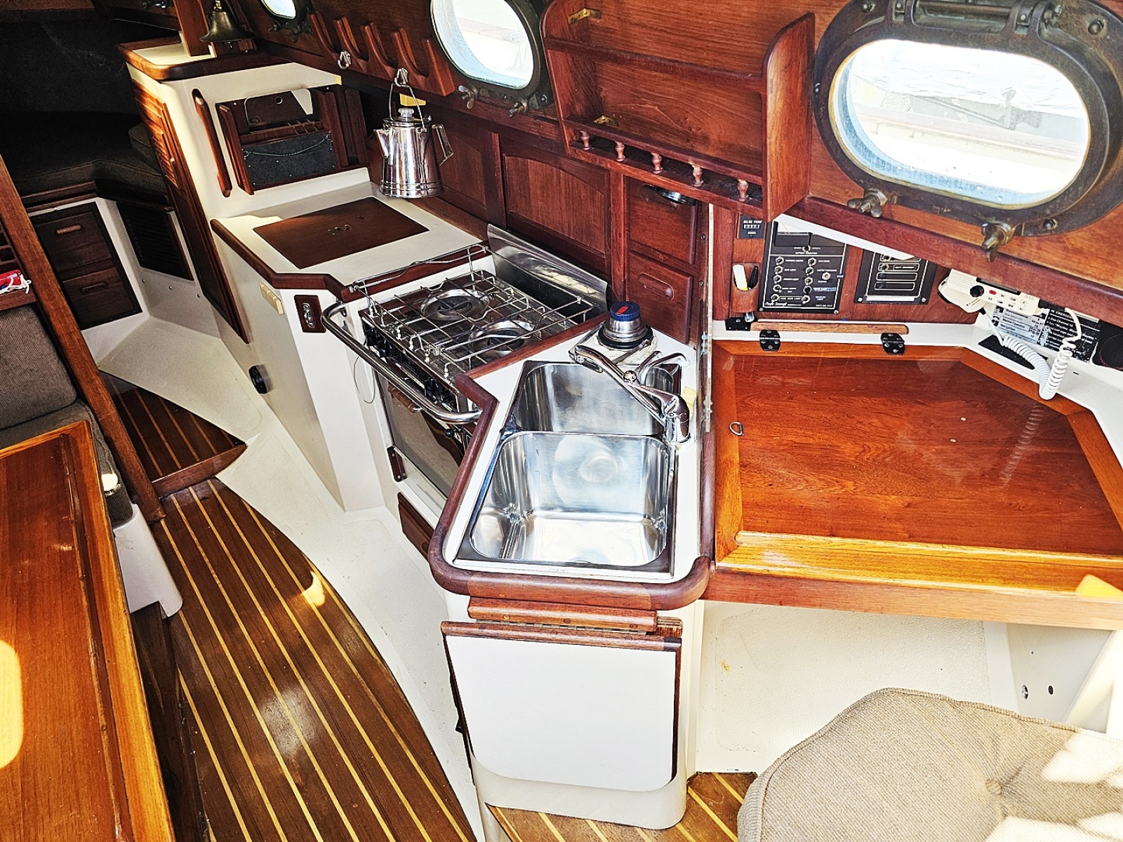 1980 Pacific Seacraft Orion 27
