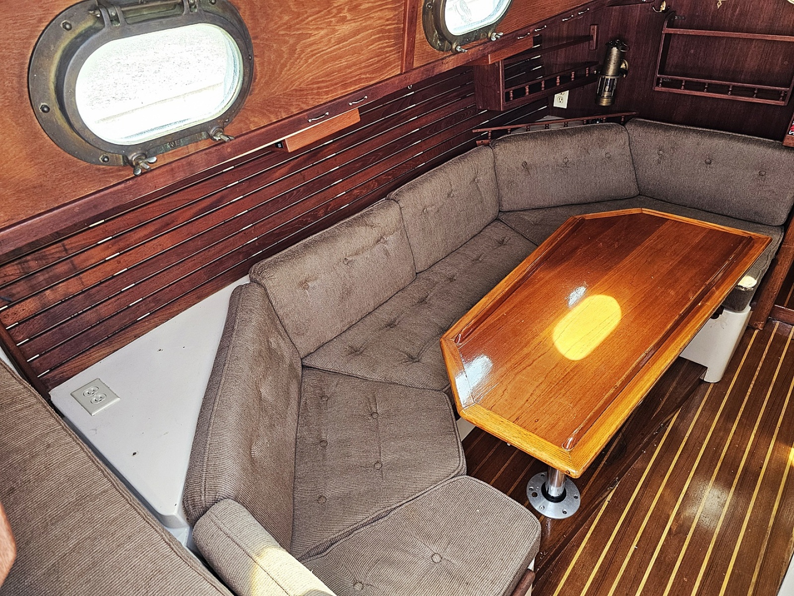 1980 Pacific Seacraft Orion 27