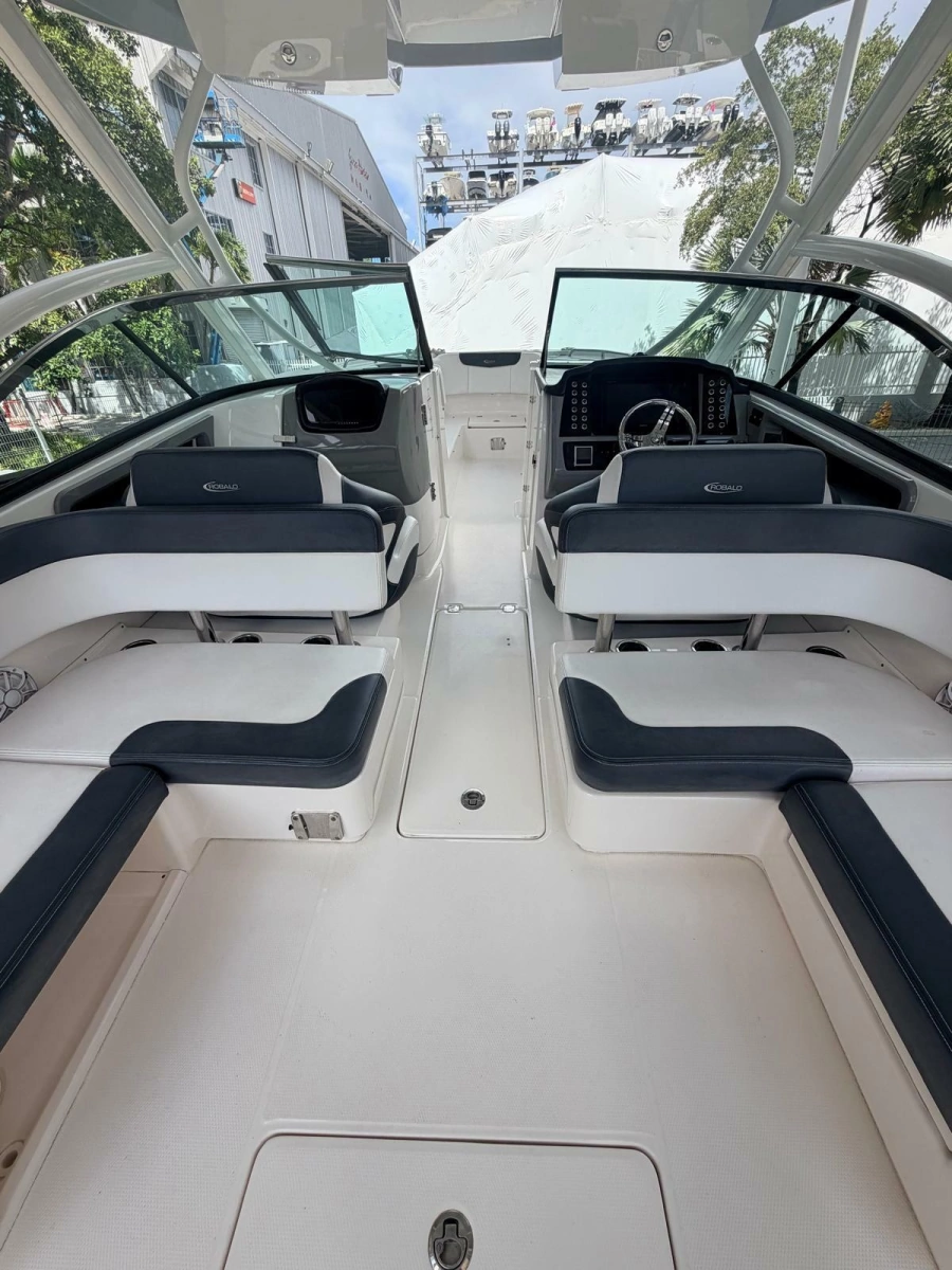 2019 Robalo 