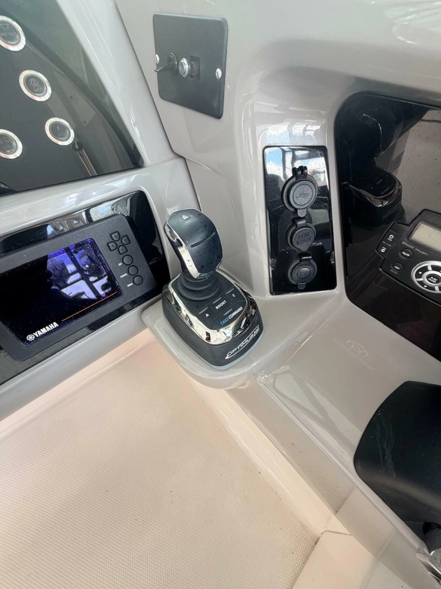 2019 Robalo 