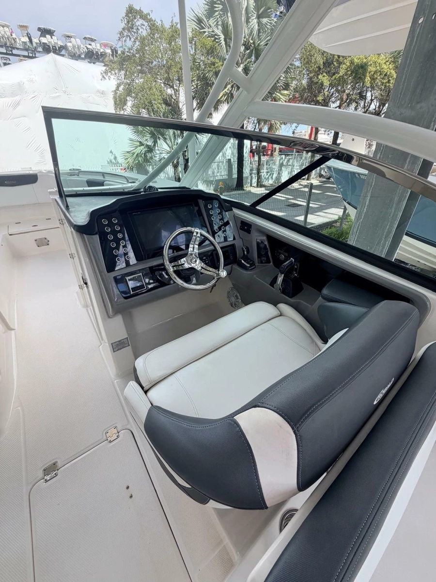 2019 Robalo 