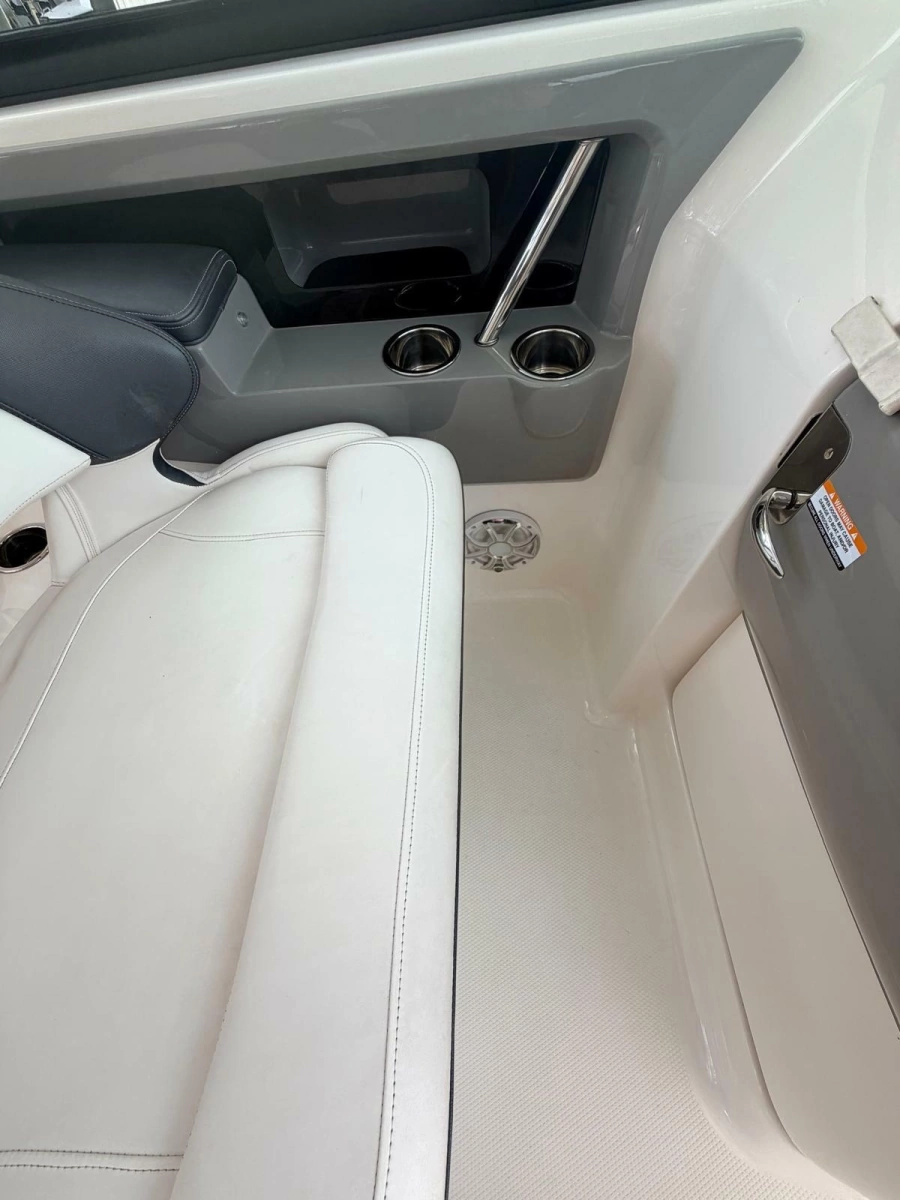 2019 Robalo 