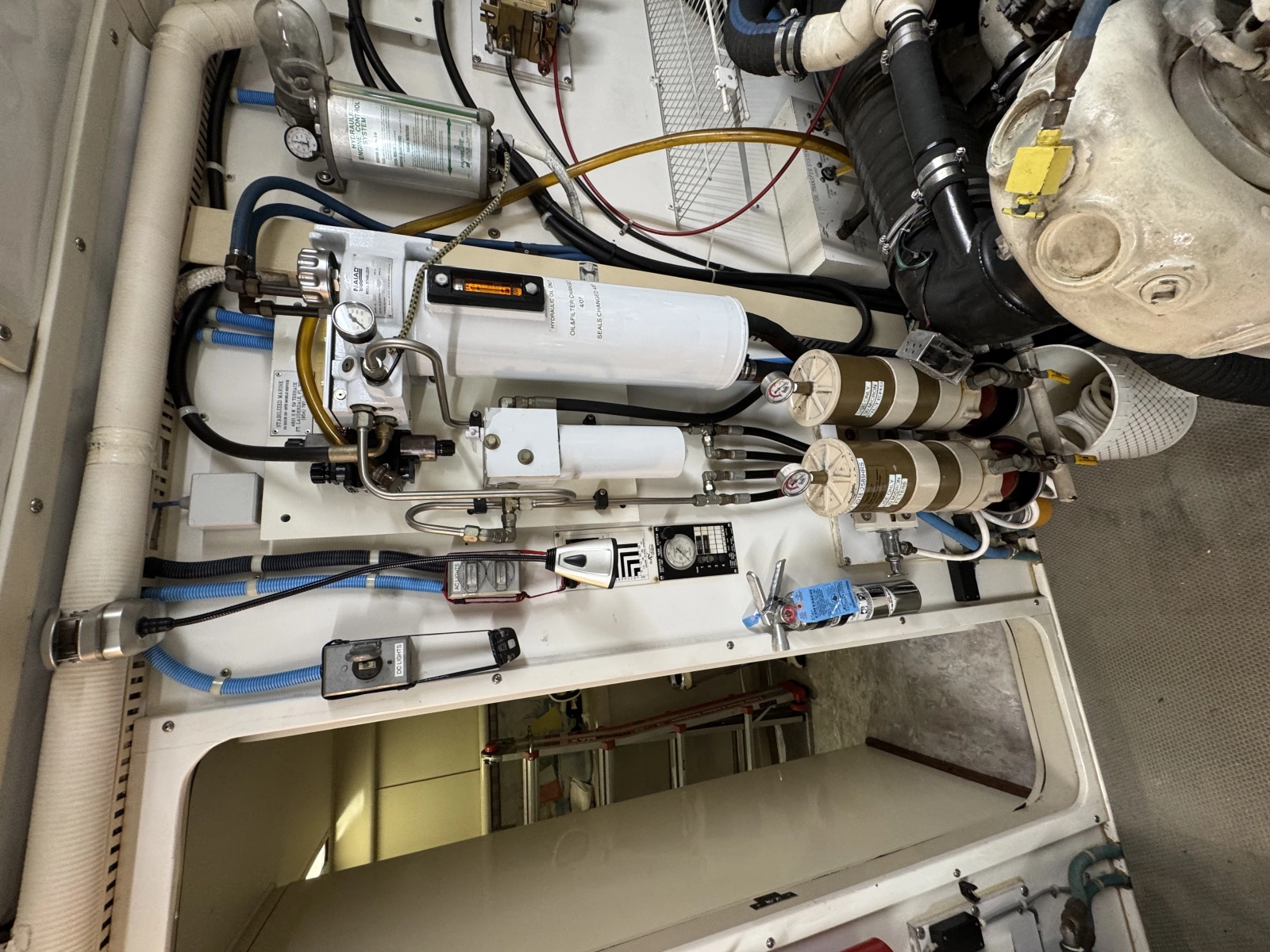 1990 Viking 55 MOTOR YACHT WIDE BODY