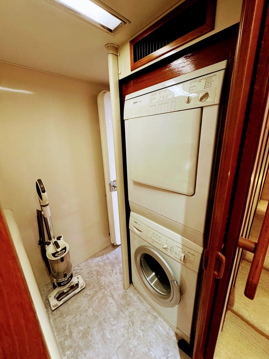 1990 Viking 55 MOTOR YACHT WIDE BODY
