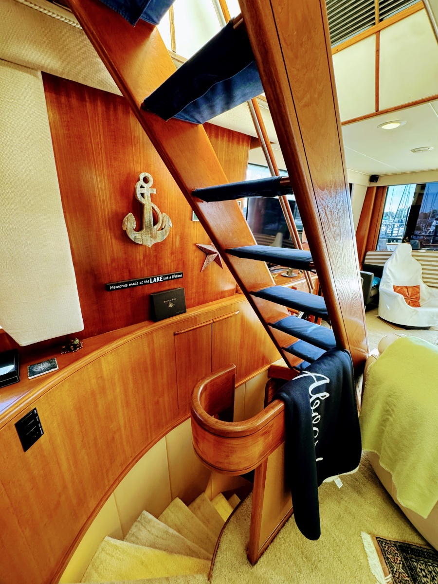1990 Viking 55 MOTOR YACHT WIDE BODY