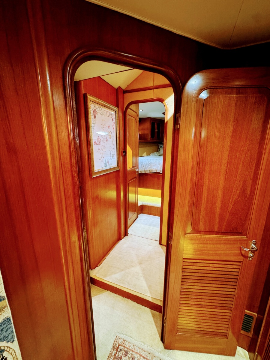 1990 Viking 55 MOTOR YACHT WIDE BODY