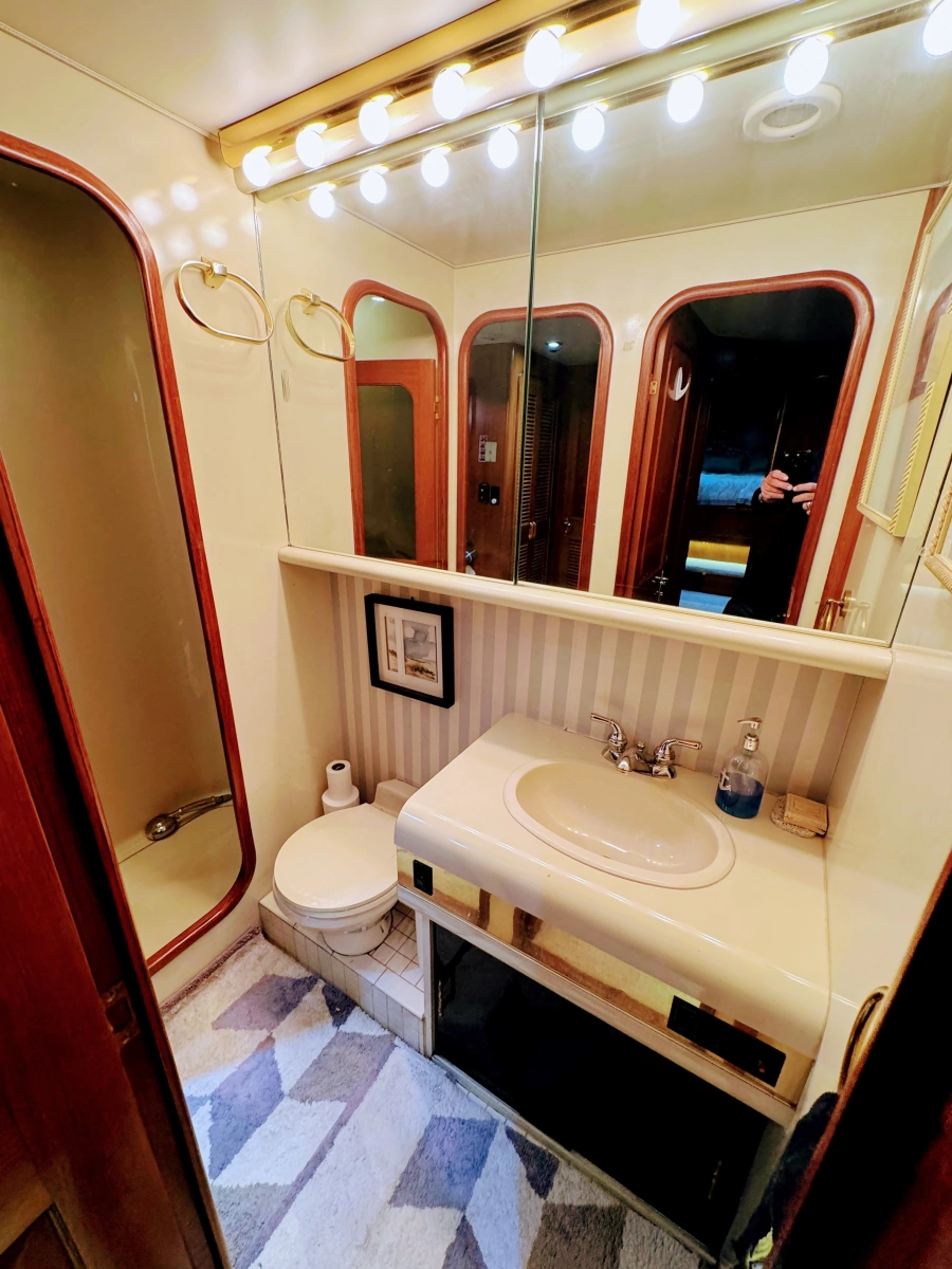 1990 Viking 55 MOTOR YACHT WIDE BODY