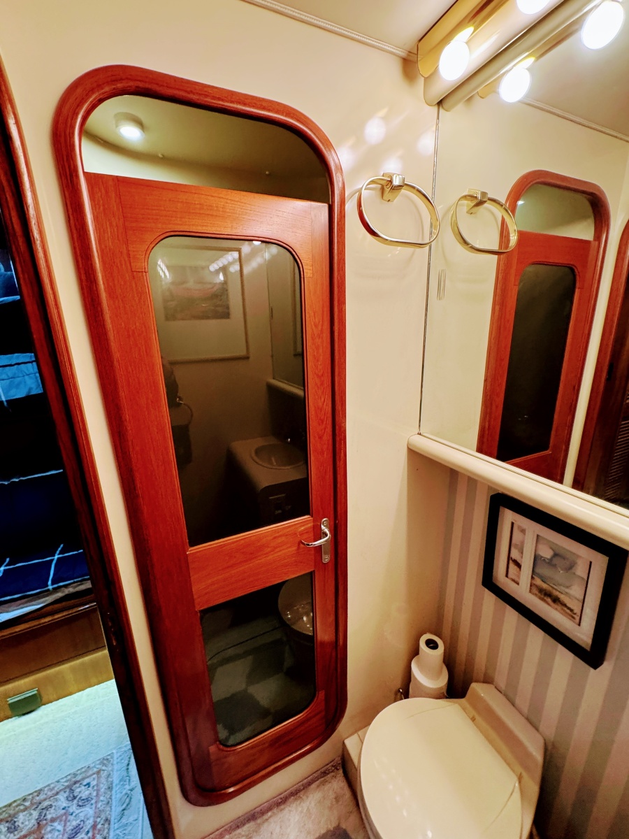 1990 Viking 55 MOTOR YACHT WIDE BODY