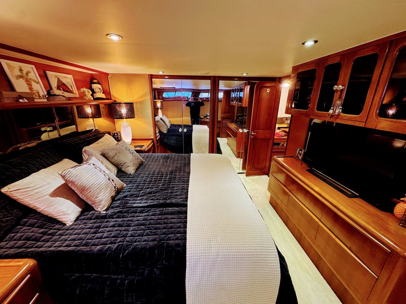 1990 Viking 55 MOTOR YACHT WIDE BODY