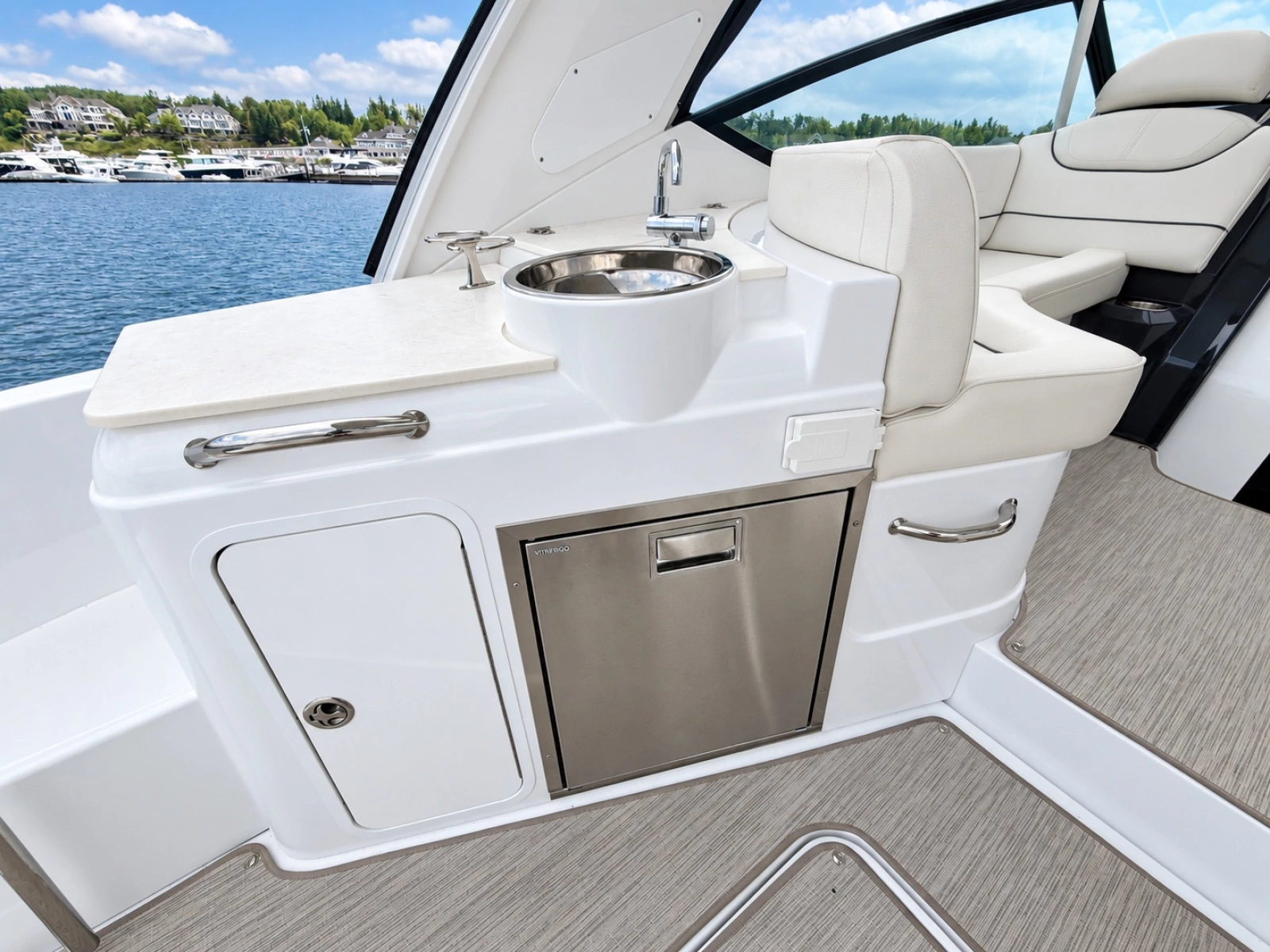 2020 Cruisers Yachts 35 Express