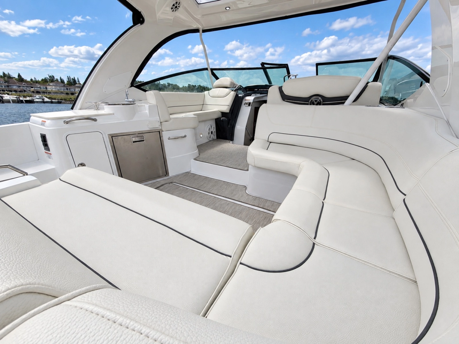 2020 Cruisers Yachts 35 Express