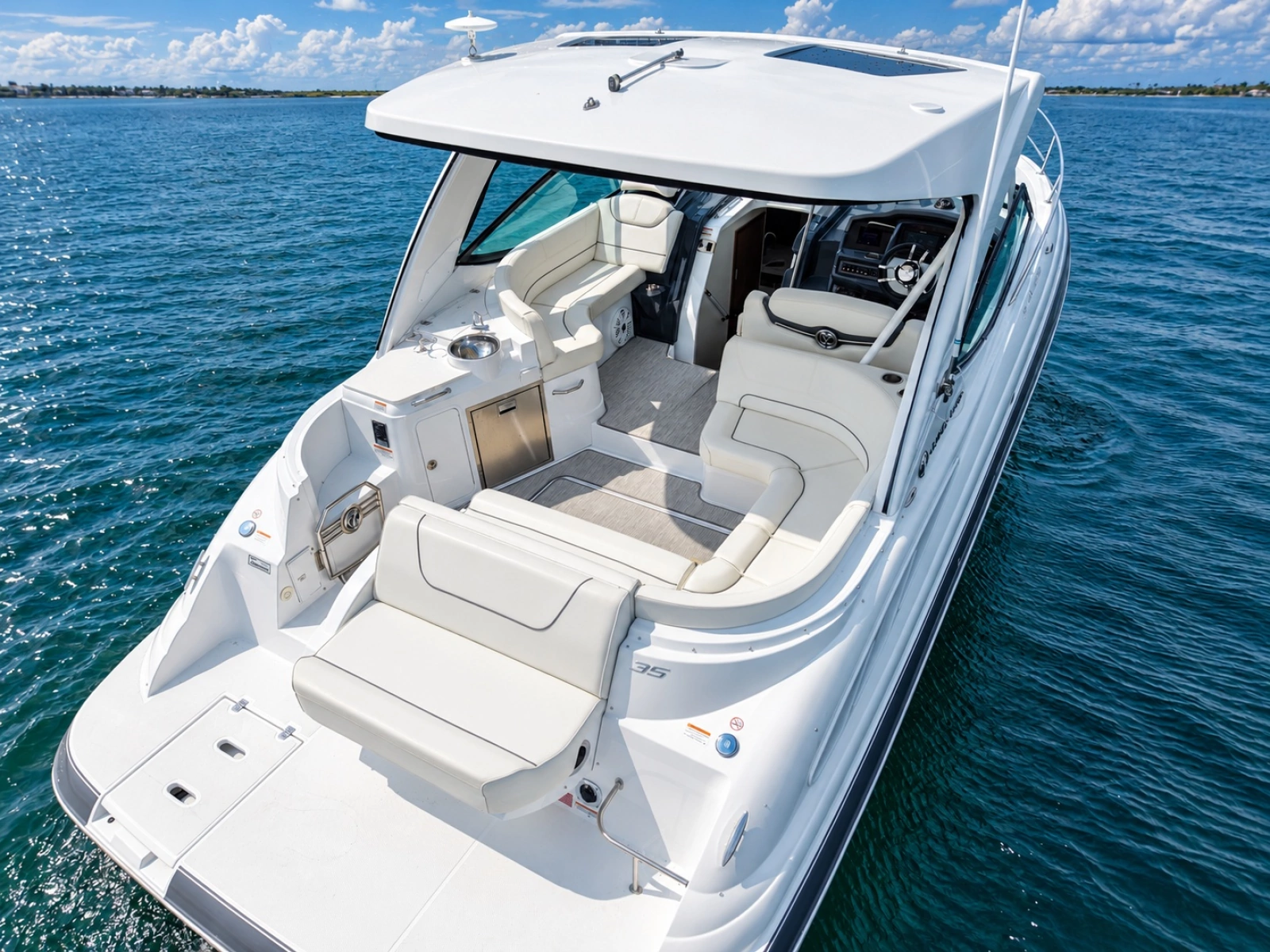 2020 Cruisers Yachts 35 Express