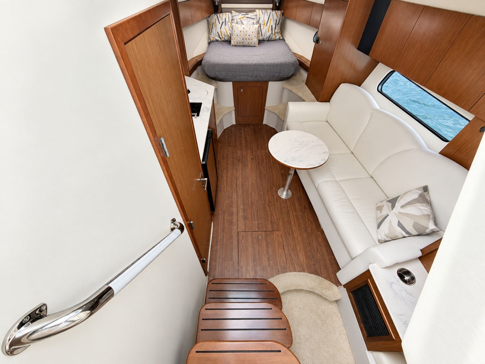 2020 Cruisers Yachts 35 Express