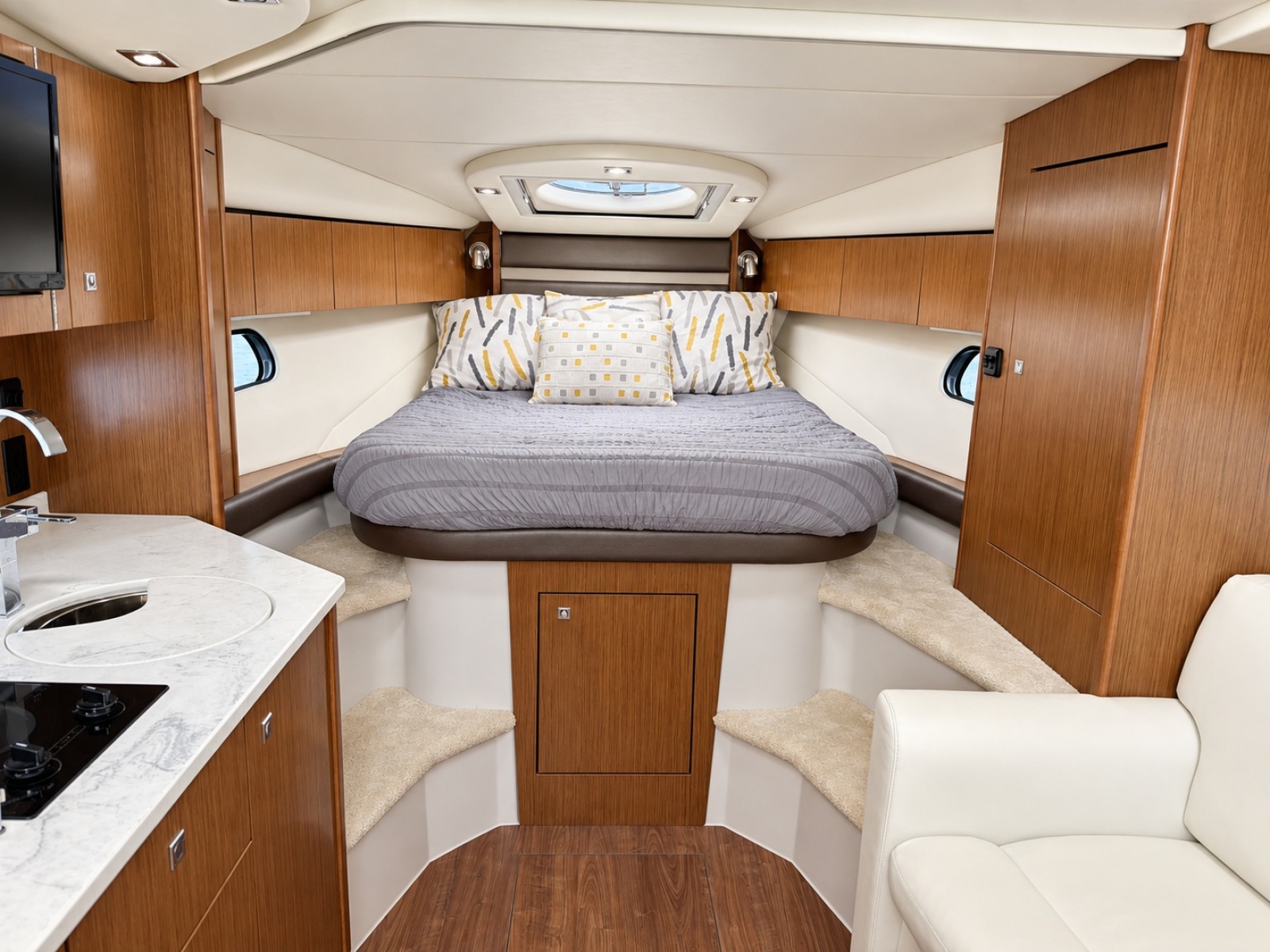 2020 Cruisers Yachts 35 Express
