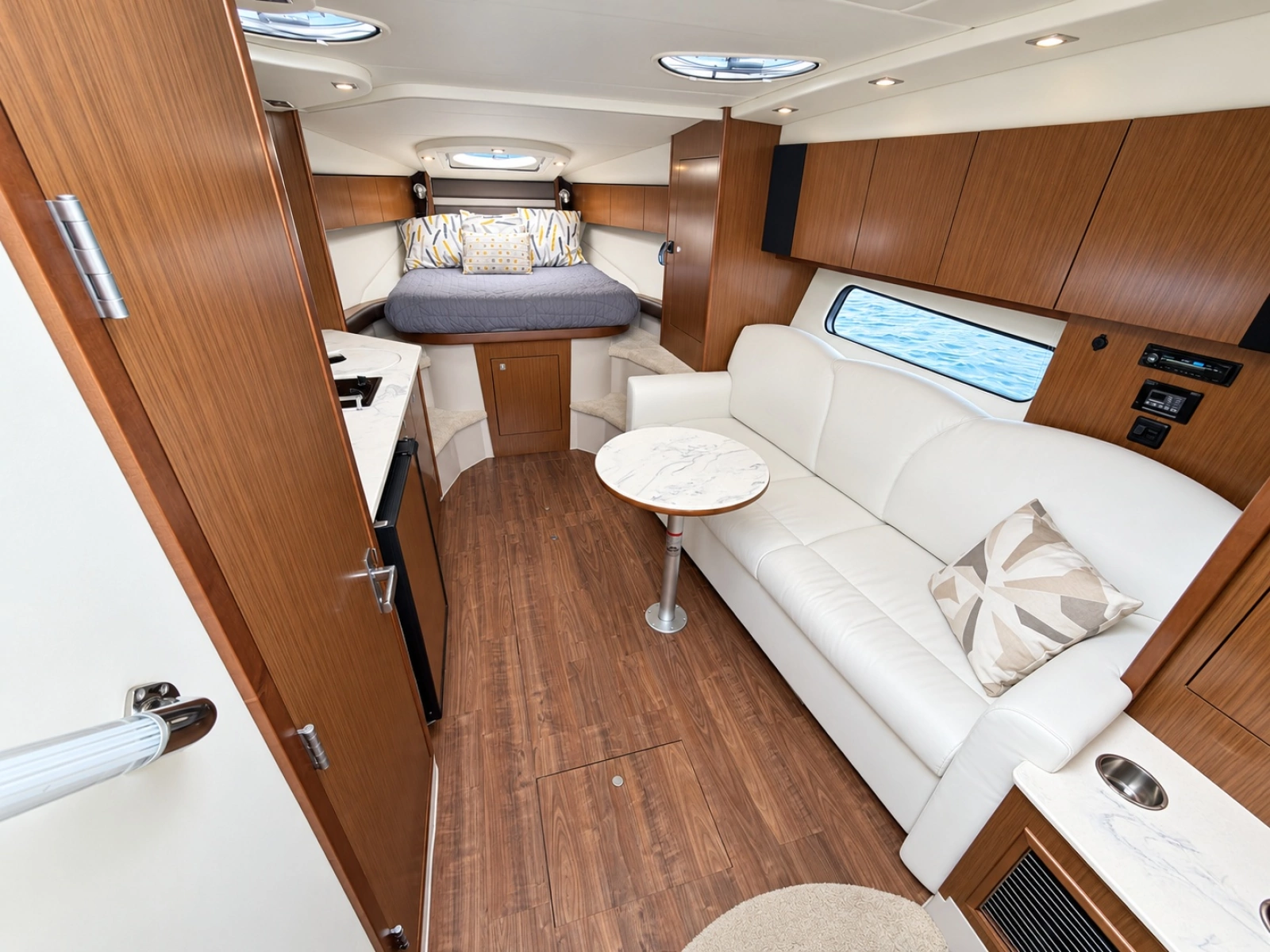 2020 Cruisers Yachts 35 Express