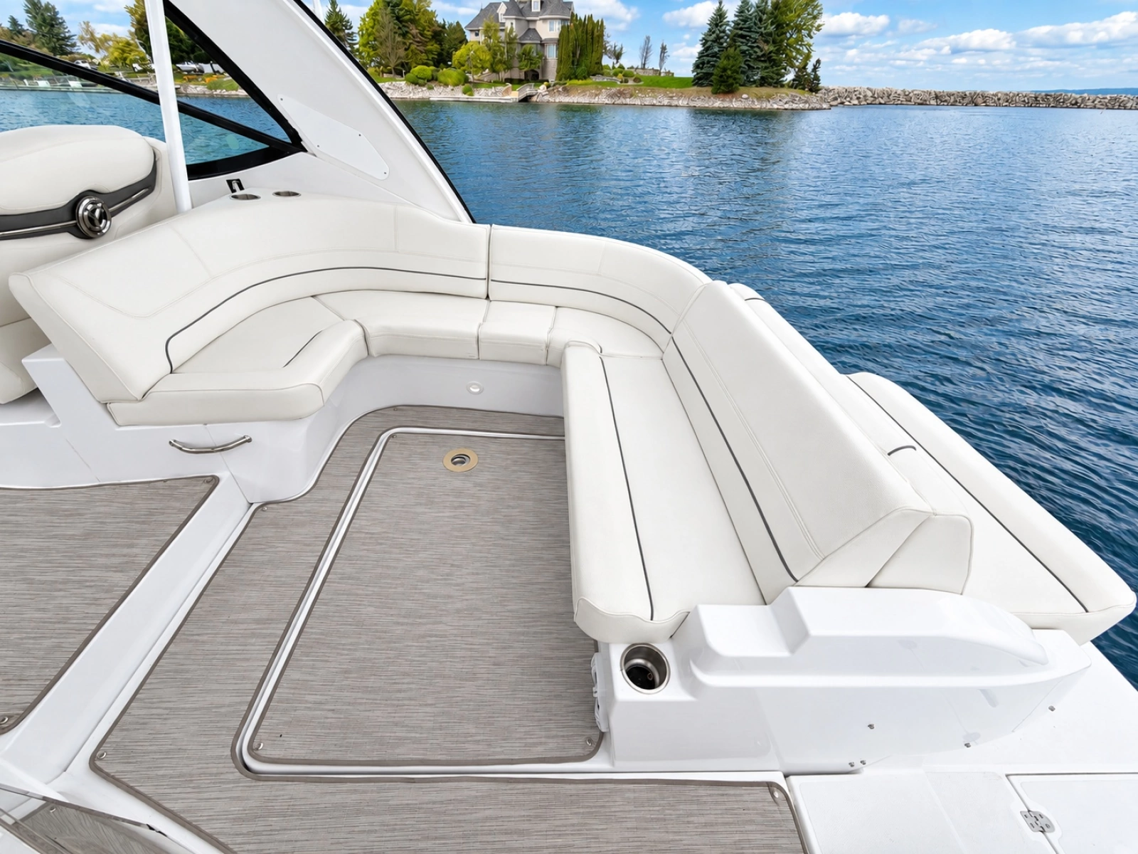2020 Cruisers Yachts 35 Express