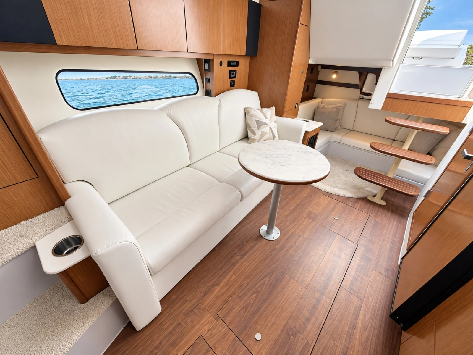 2020 Cruisers Yachts 35 Express