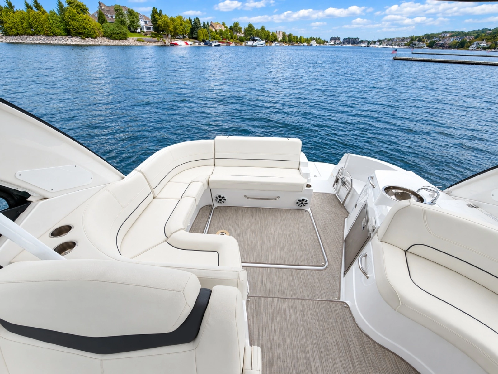 2020 Cruisers Yachts 35 Express