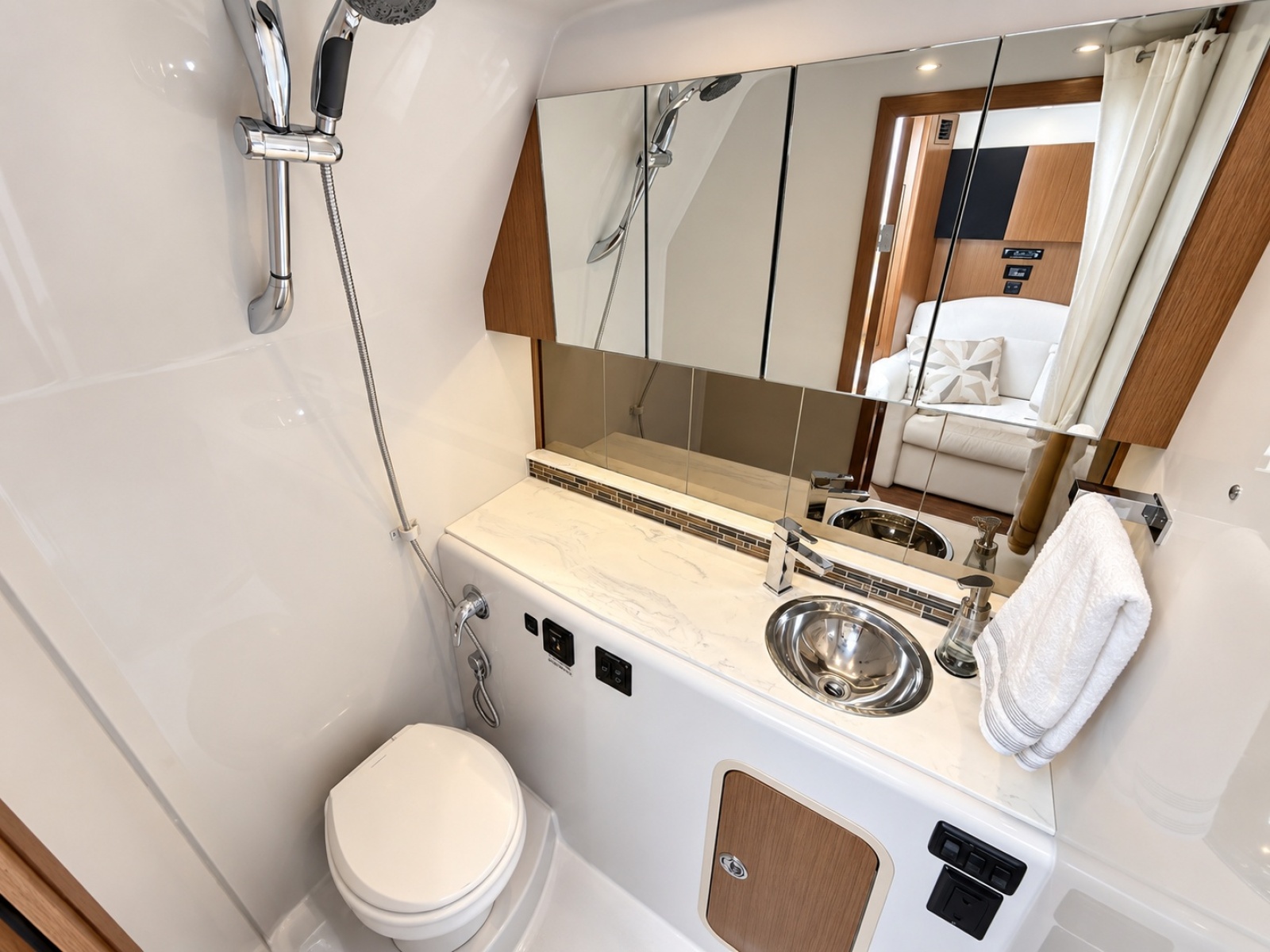 2020 Cruisers Yachts 35 Express