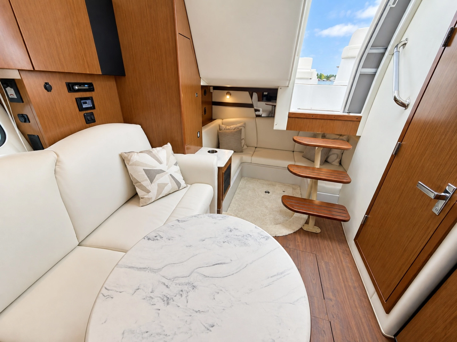 2020 Cruisers Yachts 35 Express