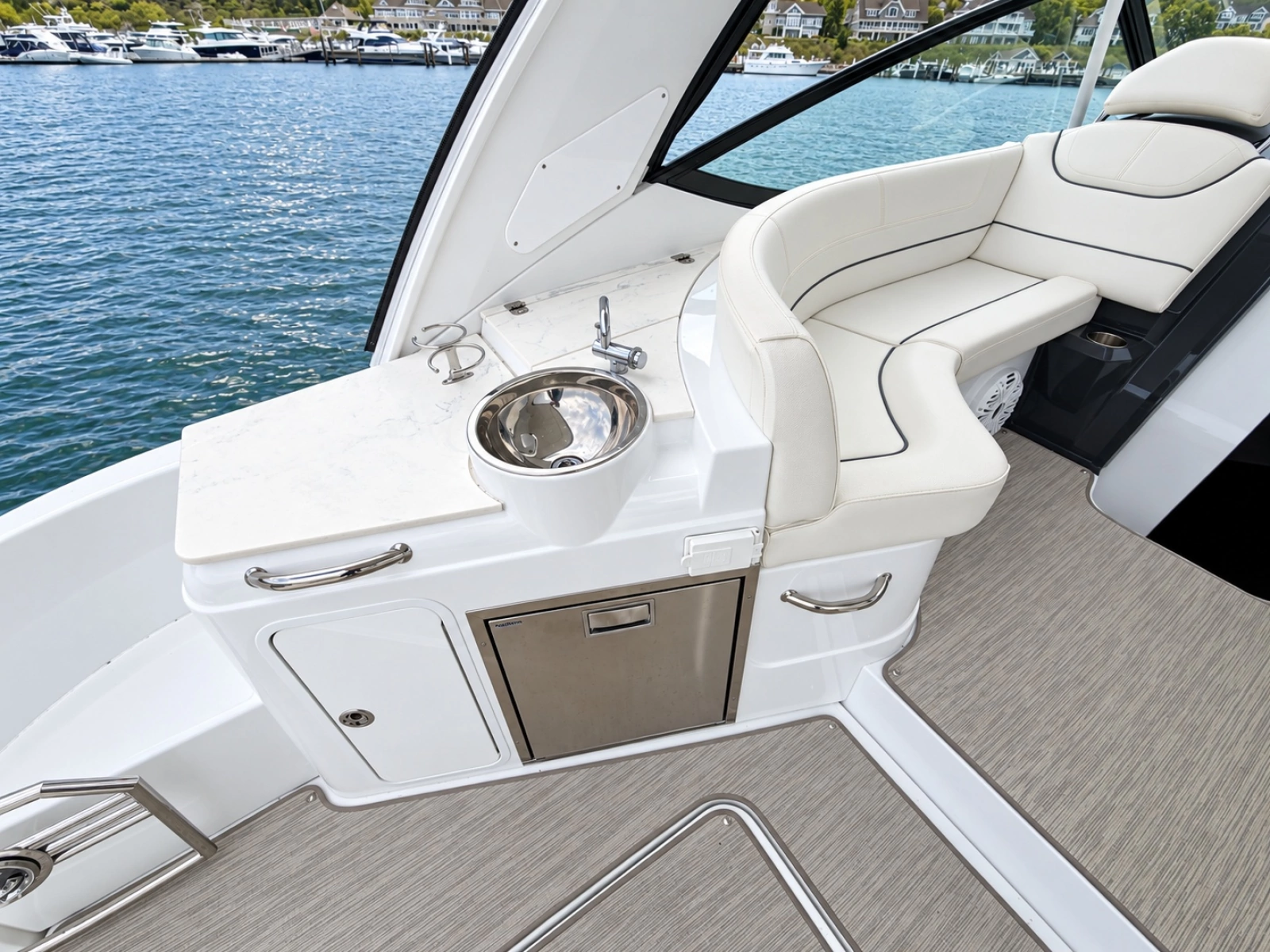 2020 Cruisers Yachts 35 Express