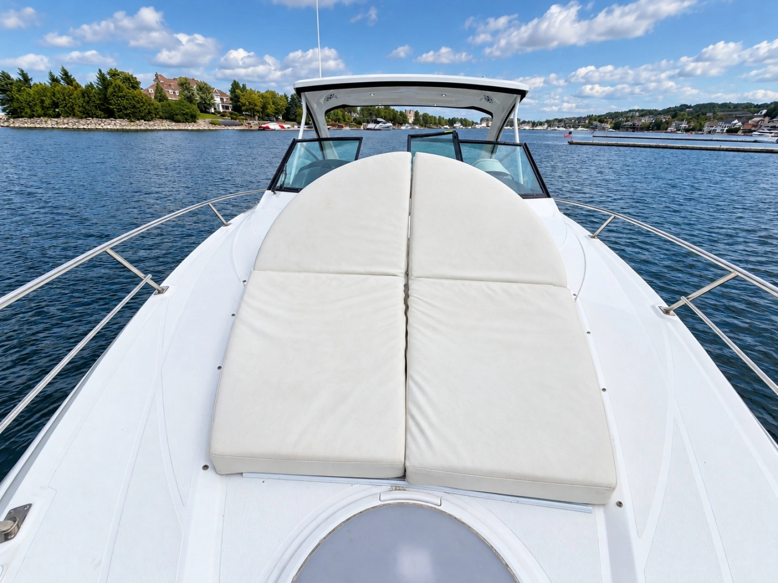 2020 Cruisers Yachts 35 Express