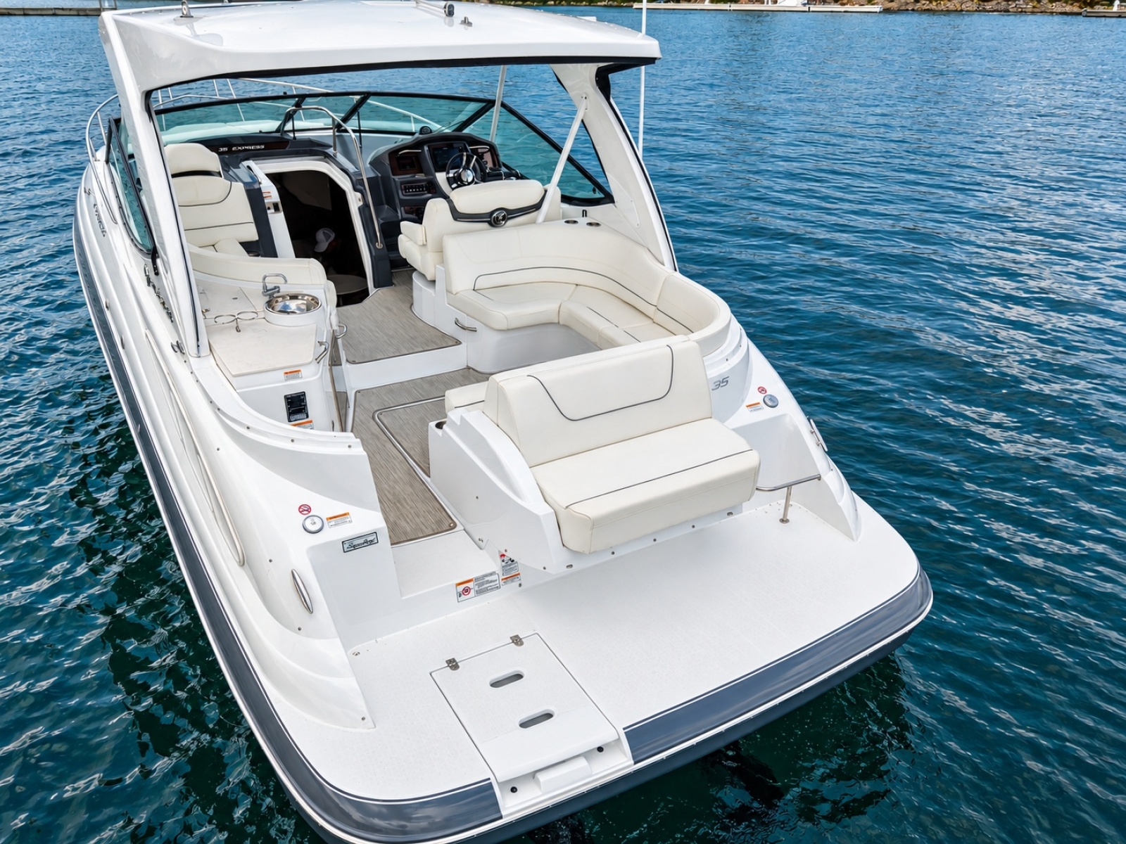 2020 Cruisers Yachts 35 Express