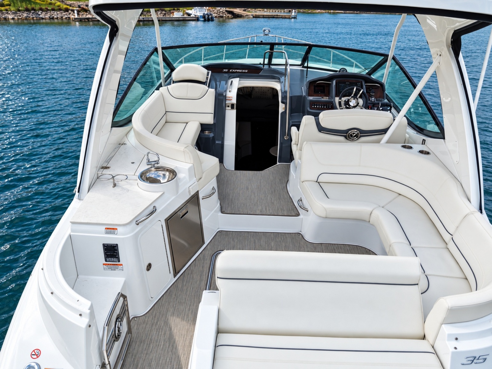 2020 Cruisers Yachts 35 Express