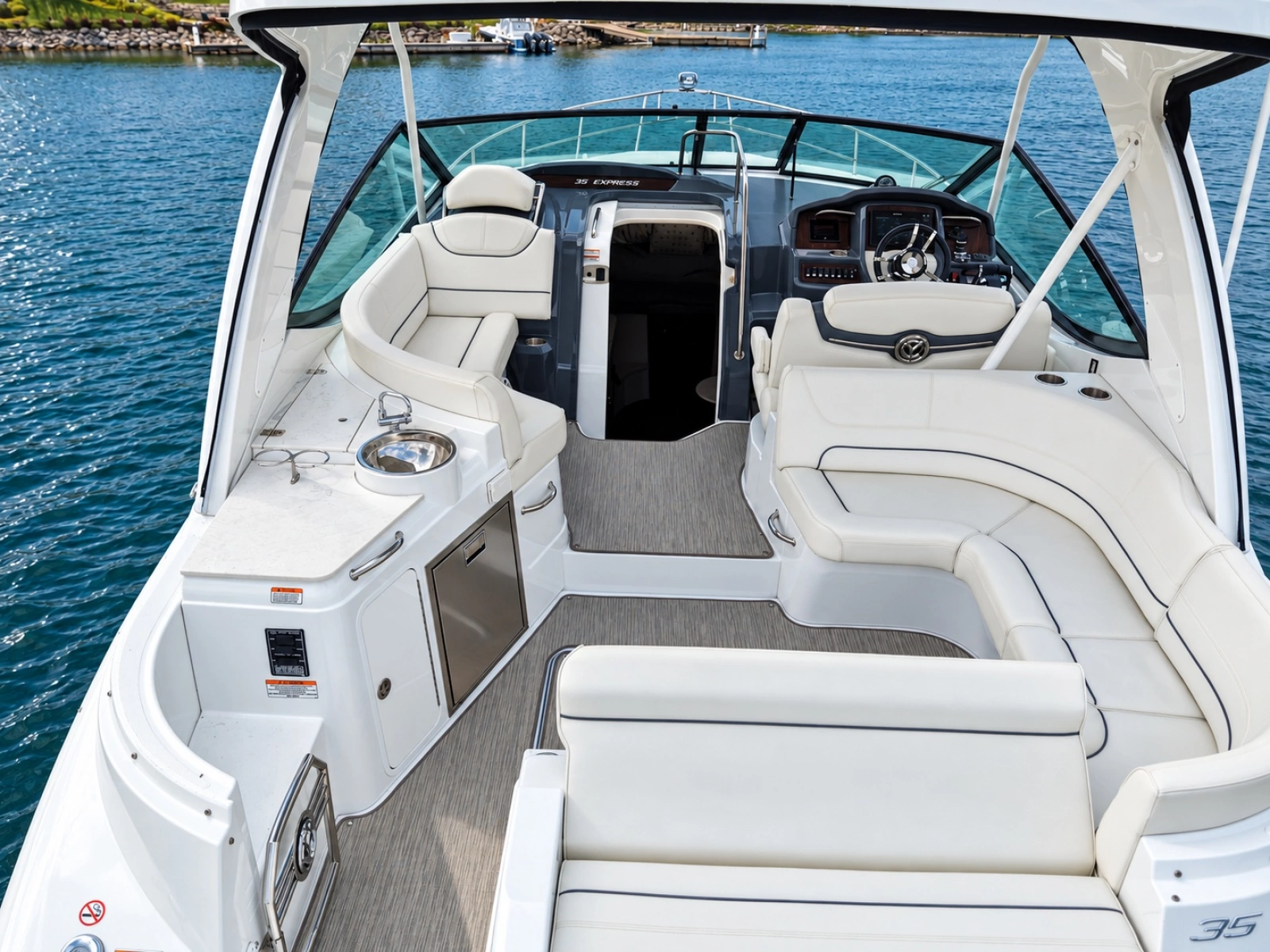 2020 Cruisers Yachts 35 Express