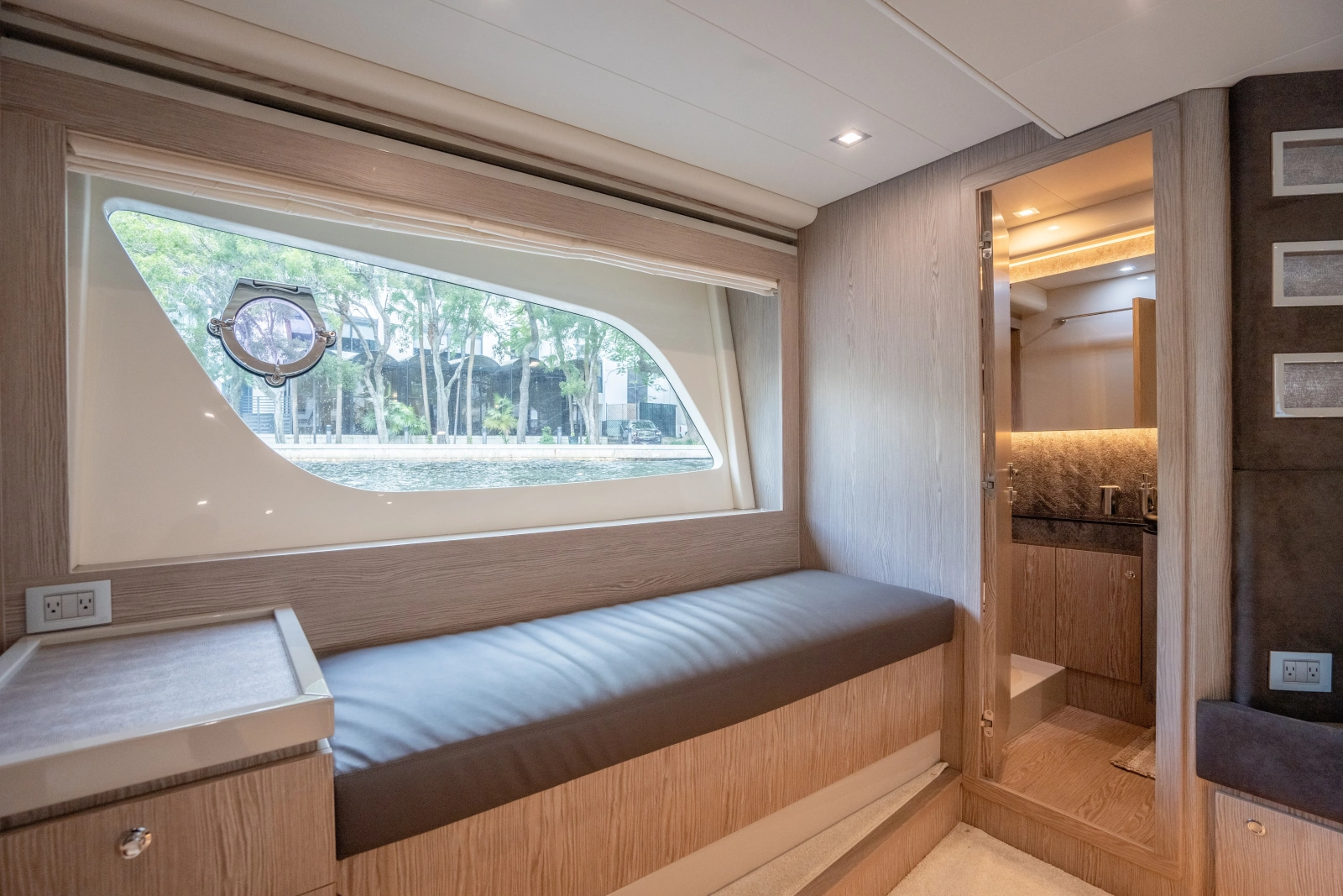 2016 Ferretti Yachts 