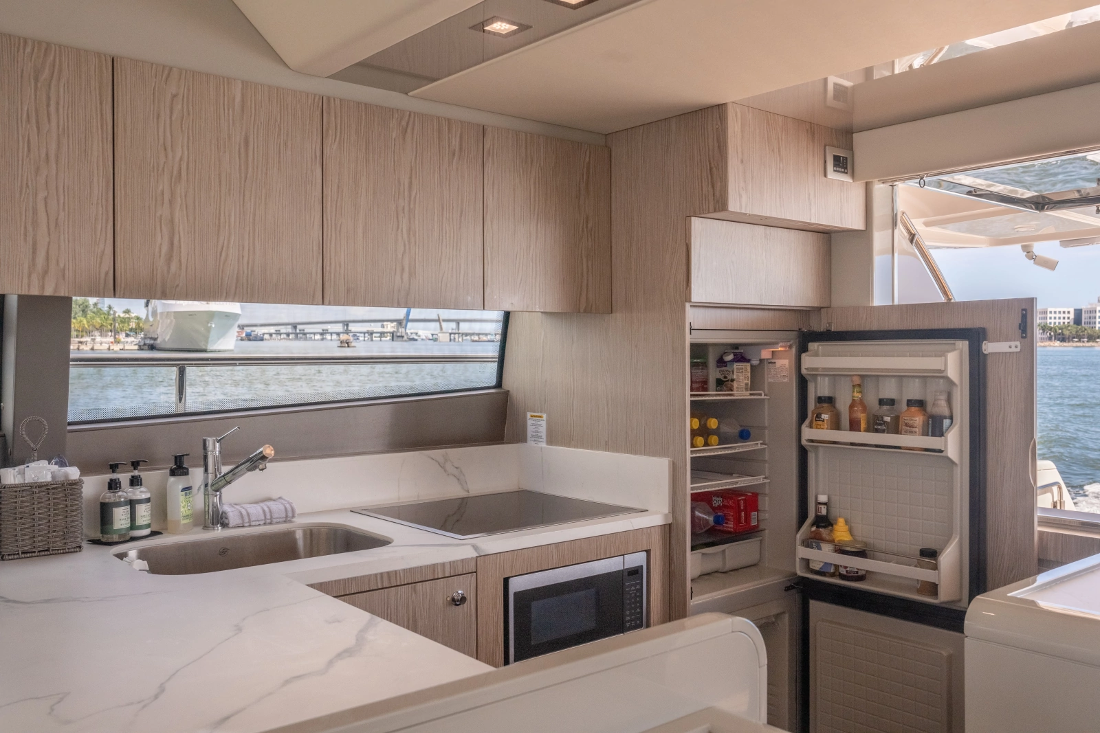 2016 Ferretti Yachts 