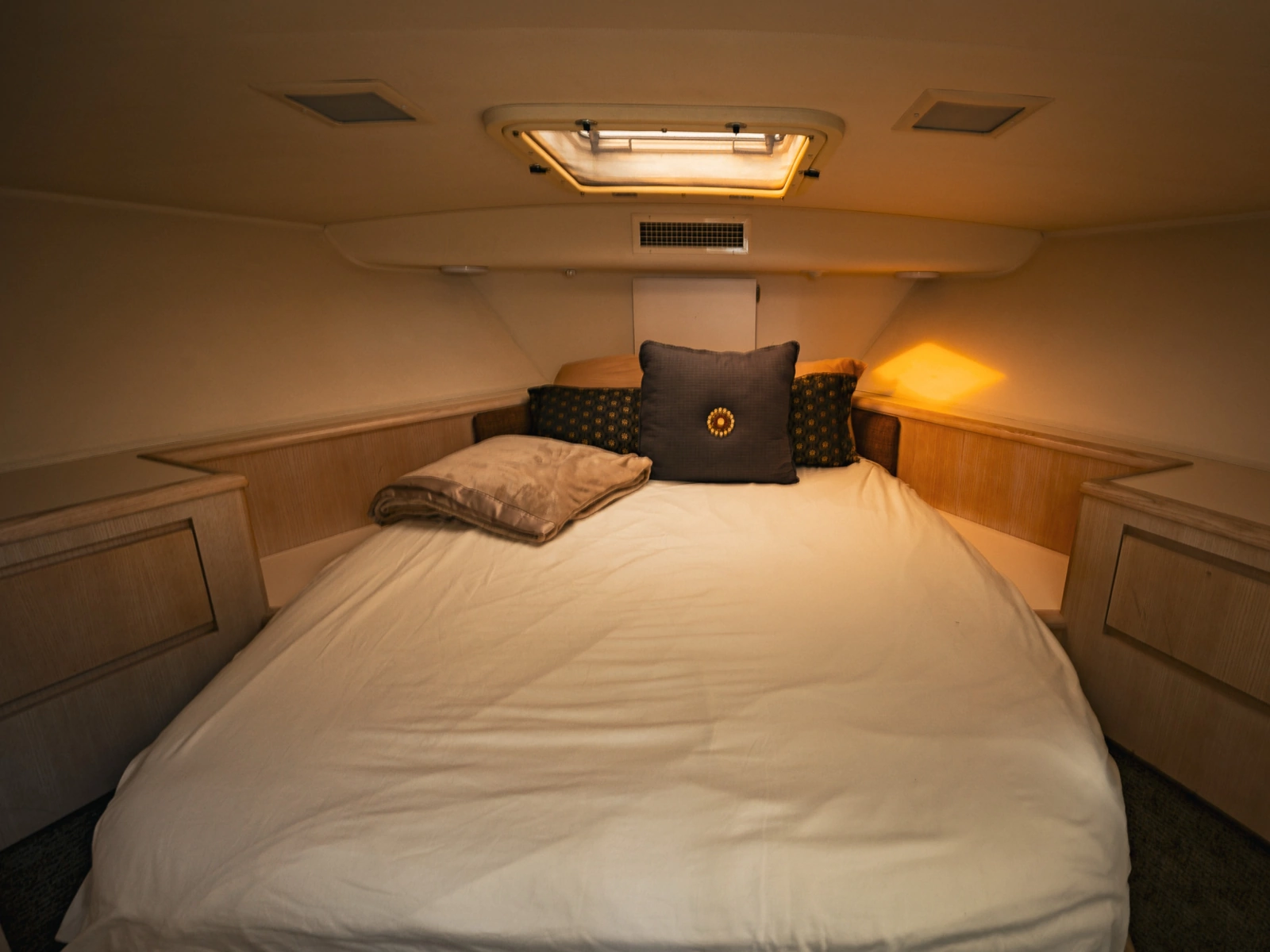 1995 Hatteras 52 Cockpit Motor Yacht