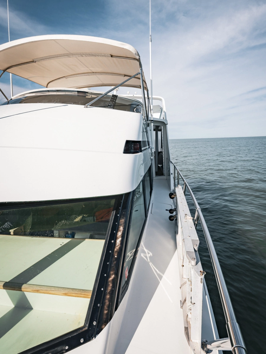 1995 Hatteras 52 Cockpit Motor Yacht