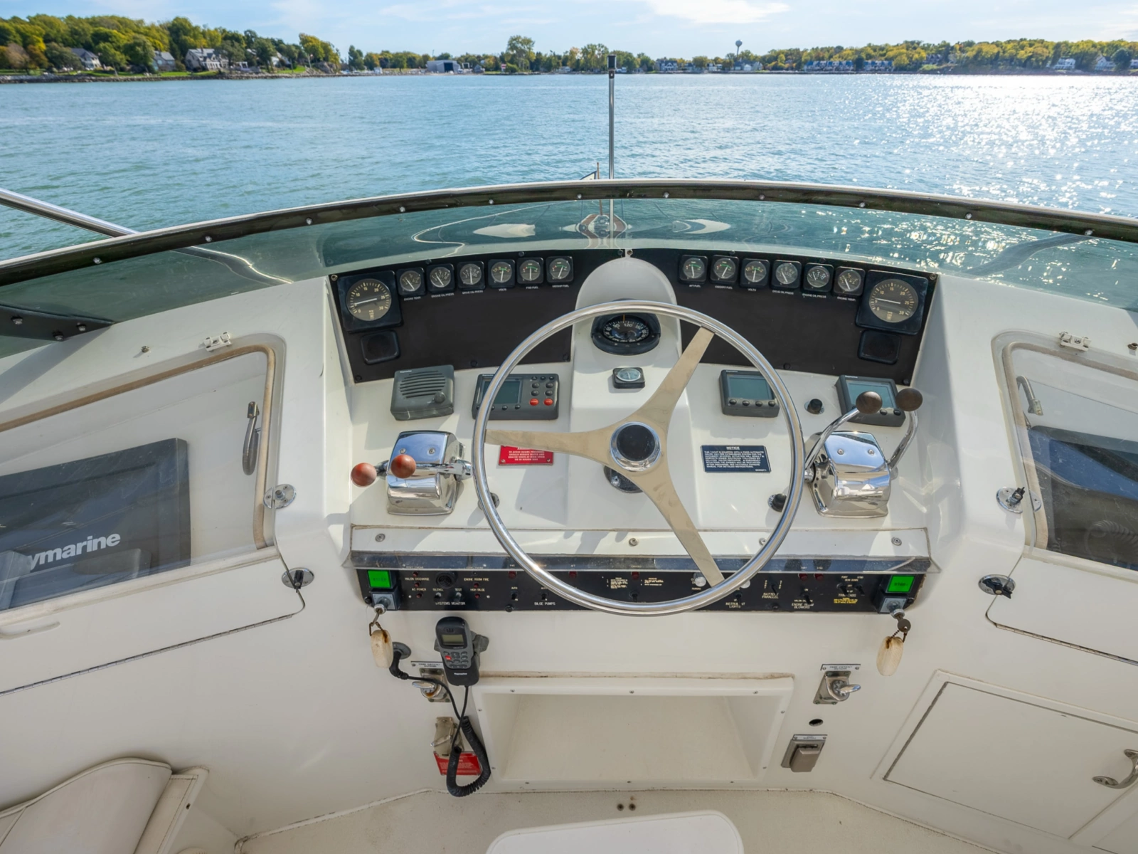 1995 Hatteras 52 Cockpit Motor Yacht
